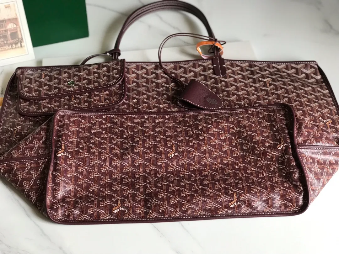 P1500 large size❤️Reversible Anjou double-sided tote ❤️Made of imported matching top-layer calfskin🐂➕Customized Goyardine rain dew cotton and linen➕matching symmetrical pattern😘 Full of high-end sense, any color will look good on the upper body, versatile and unisex.👏 Extra large built-in space, delivery coin purse, upgraded delivery bag with sealing clip, classic 11 colors 🎨black, brown, gray, green, dark blue, light blue, orange, red, burgundy, white, yellow, etc. to choose from! Size: Bag mouth 57cm, bottom 39*height 32*bottom width 19cm 🔎020166