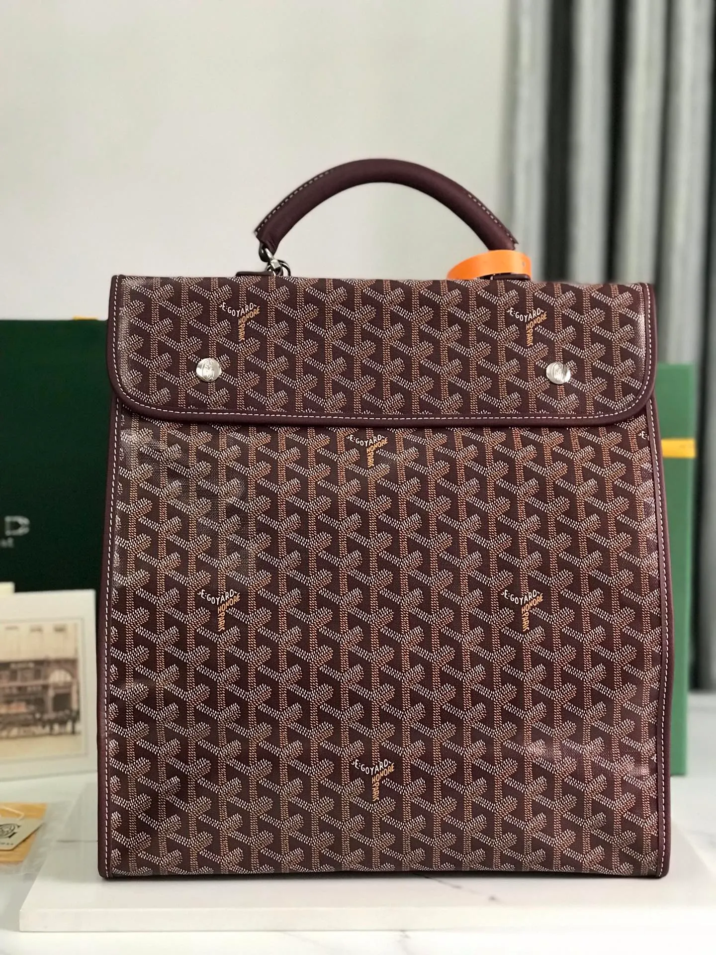 720❤️Goyard Saint Leger folding backpack The Saint Leger bag follows Goyard's consistent principles of modular design and functionality. It has a large internal space and is equipped with a detachable and adjustable shoulder strap. It can be cleverly converted into a briefcase or backpack. It is an indispensable and excellent companion for daily travel❤️ Size: 33*35*16cm 🔎: 020318/020191
