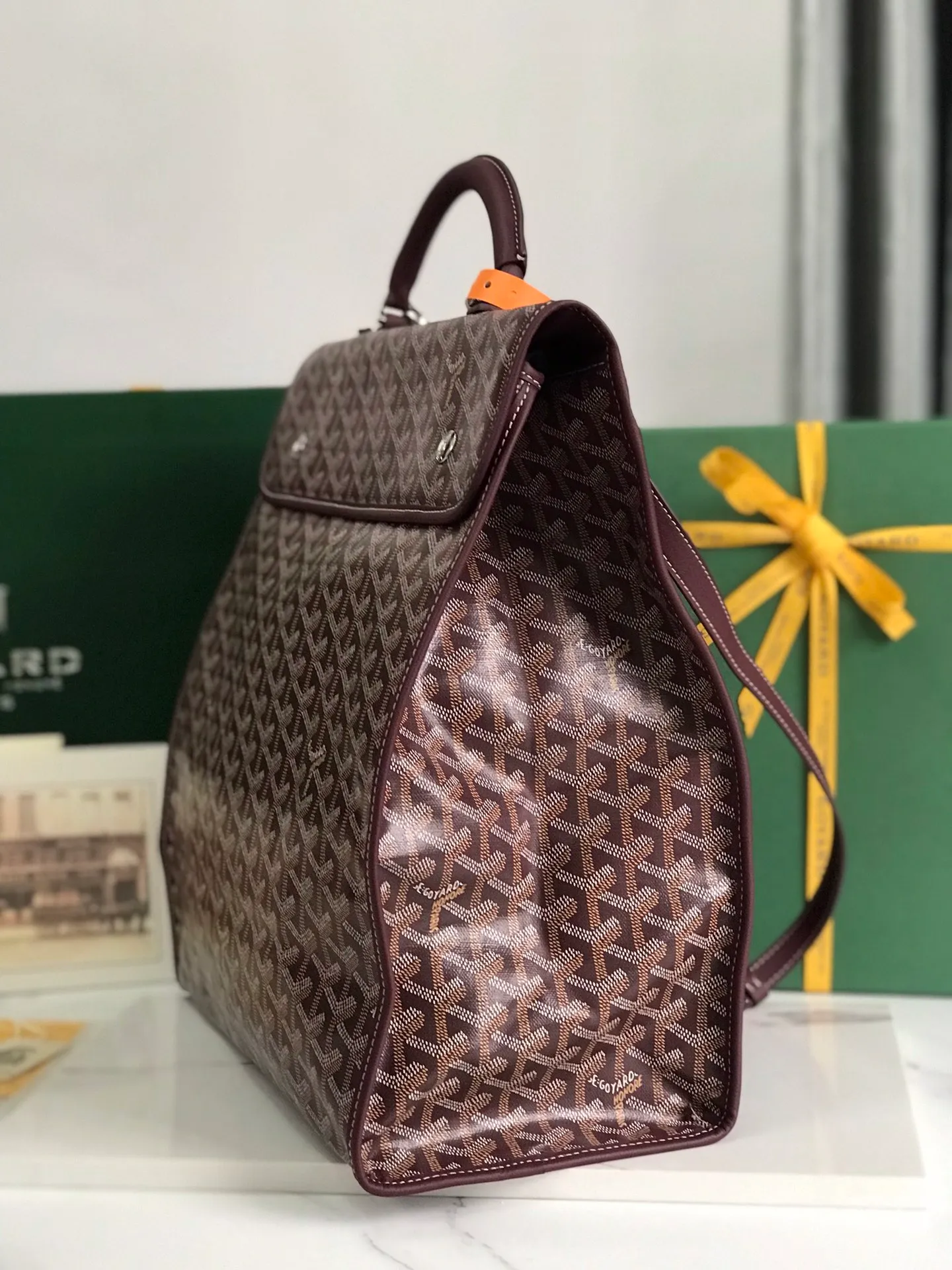 720❤️Goyard Saint Leger folding backpack The Saint Leger bag follows Goyard's consistent principles of modular design and functionality. It has a large internal space and is equipped with a detachable and adjustable shoulder strap. It can be cleverly converted into a briefcase or backpack. It is an indispensable and excellent companion for daily travel❤️ Size: 33*35*16cm 🔎: 020318/020191