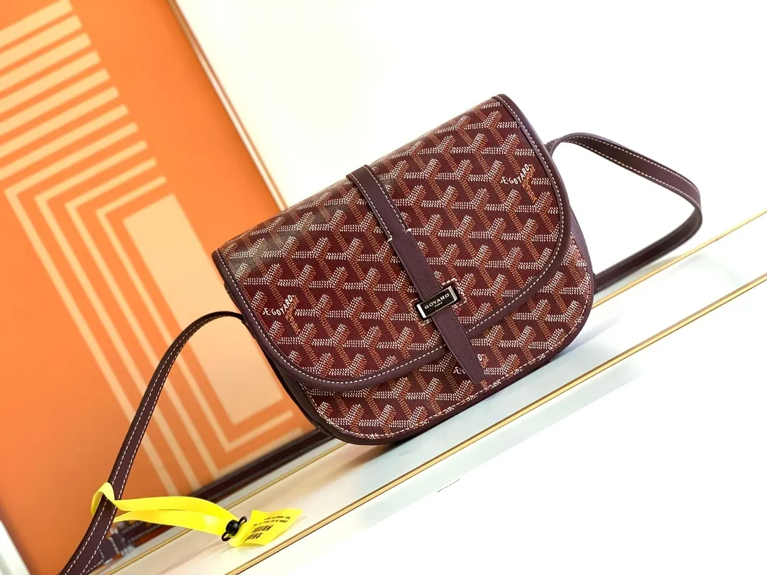 P1300🉐With packaging, the BELVÉDÉRE small bag is equipped with a smart shoulder strap and a secure closure system, suitable for various occasions, simple and elegant, lightweight and practical. Features multiple exterior and interior pockets to easily separate your belongings. Material: GOYARDINE canvas & DECIZE calf leather, detachable and adjustable shoulder strap, search code: 8016 pebbled pattern SIZE: size, weight: 16X7X22 (CM)