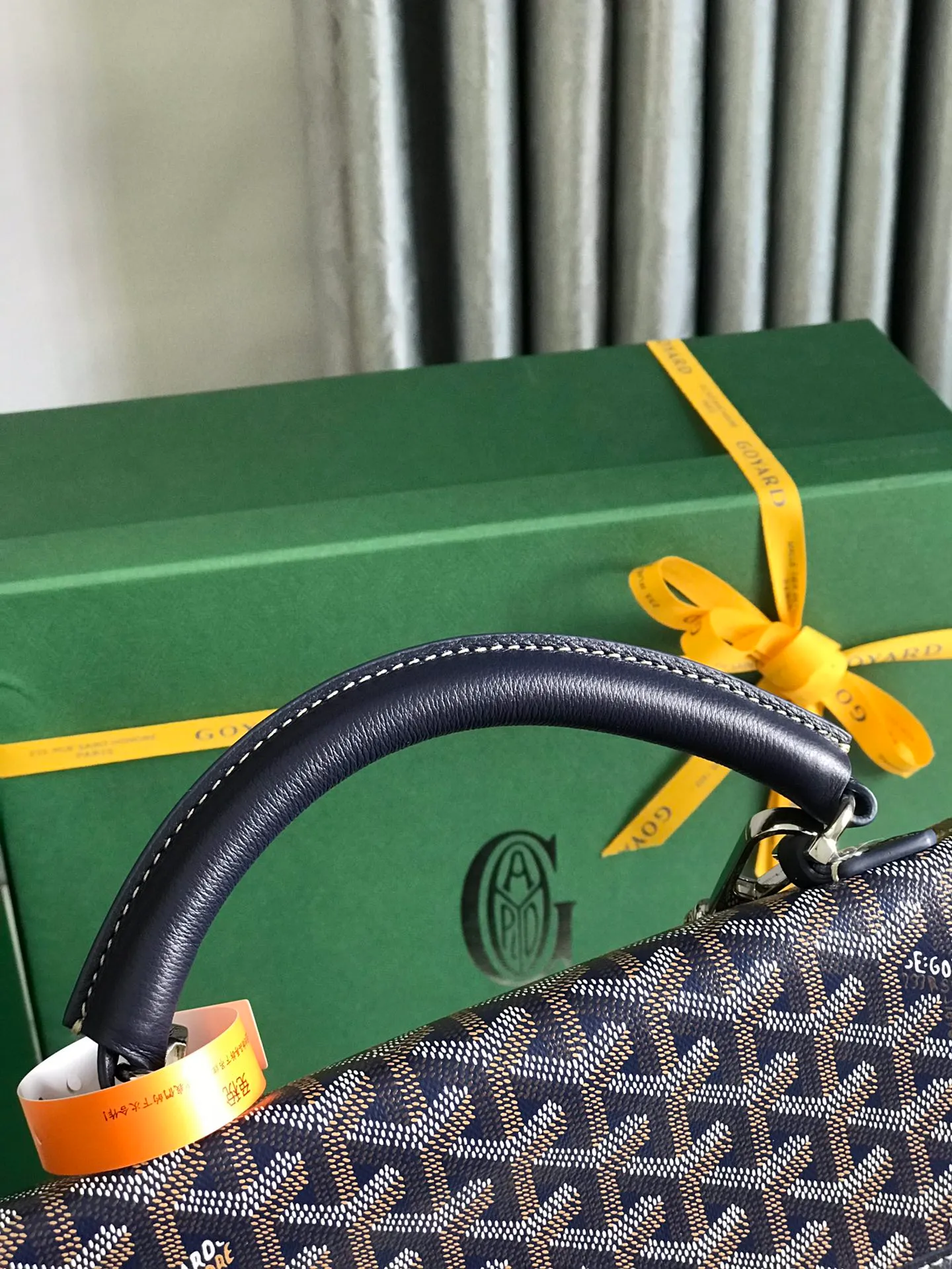 P1440 Goyard Saint Leger Folding Backpack The Saint Leger bag follows Goyard's consistent principles of modular design and functionality. It has a large internal space and is equipped with a detachable and adjustable shoulder strap. It can be cleverly converted into a briefcase or backpack. It is an indispensable and excellent companion for daily travel❤️ Size: 33*35*16cm 🔎: 020191