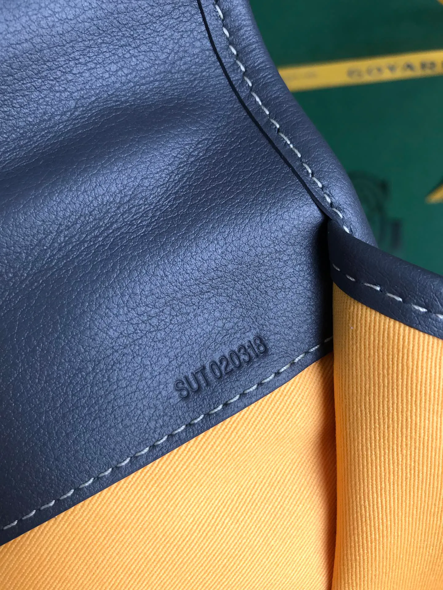 720 Goyard Saint Leger Folding Backpack The Saint Leger bag follows Goyard's consistent principles of modular design and functionality. It has a large internal space and is equipped with a detachable and adjustable shoulder strap. It can be cleverly converted into a briefcase or backpack. It is an indispensable and excellent companion for daily travel❤️ Size: 33*35*16cm 🔎: 020191