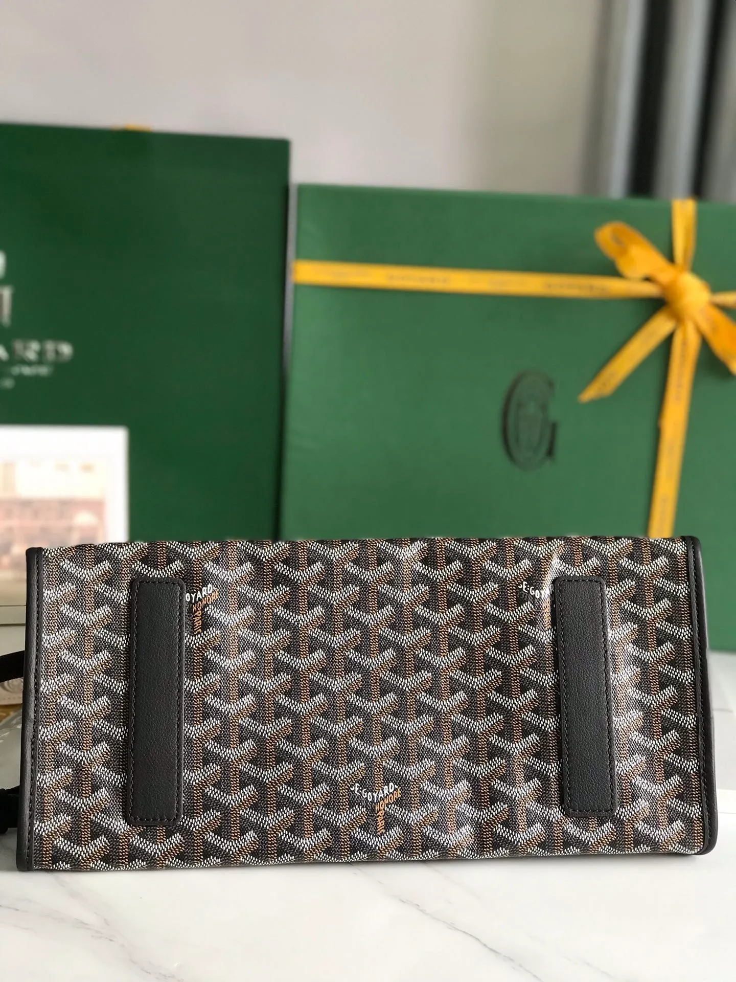 720 ❤️Goyard Saint Leger Folding Backpack The Saint Leger bag follows Goyard's consistent principles of modular design and functionality. It has a large internal space and is equipped with a detachable and adjustable shoulder strap. It can be cleverly converted into a briefcase or backpack. It is an indispensable and excellent companion for daily travel❤️ Size: 33*35*16cm 🔎: 020191