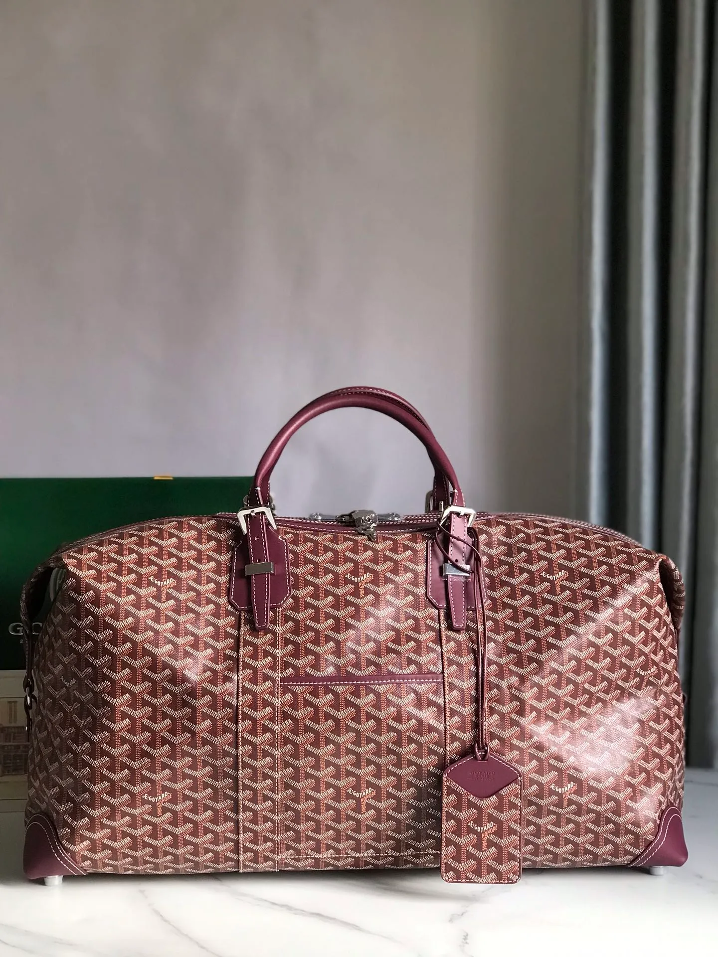 1280💝Boeing travel bag (length 55cm) is ideal for those who carry many items. It can be used in the cabin or as a luggage bag. The extra large capacity can hold all kinds of winter clothes, shoes, cosmetic bags... The handles made of first-layer cowhide ensure comfort when carrying, and the length is adjustable. Opening the side wings on both sides of the opening can increase the capacity. (Delivery tag) Size: 55cm x 32cm x 22cm 🔎020156