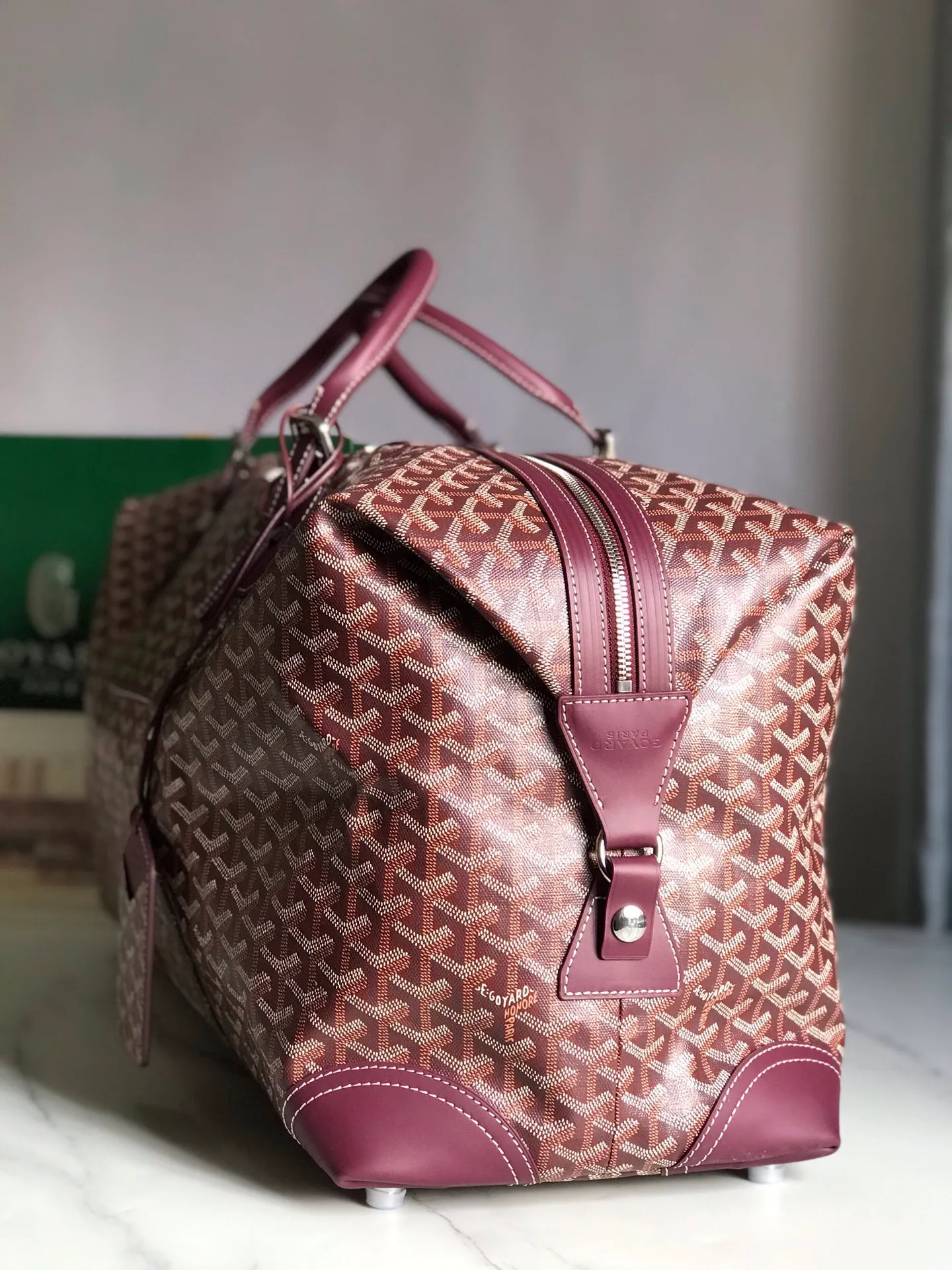 1280💝Boeing travel bag (length 55cm) is ideal for those who carry many items. It can be used in the cabin or as a luggage bag. The extra large capacity can hold all kinds of winter clothes, shoes, cosmetic bags... The handles made of first-layer cowhide ensure comfort when carrying, and the length is adjustable. Opening the side wings on both sides of the opening can increase the capacity. (Delivery tag) Size: 55cm x 32cm x 22cm 🔎020156