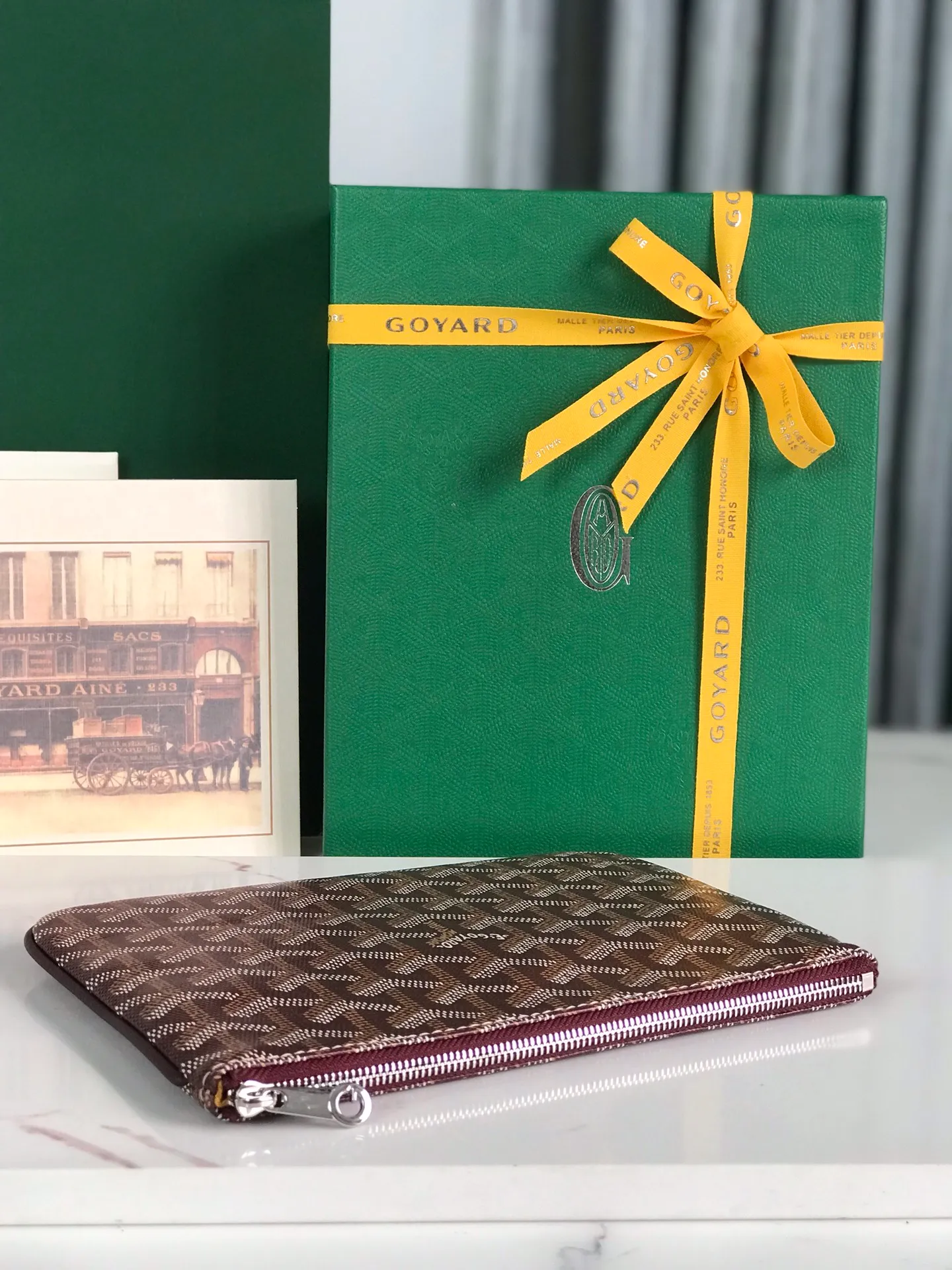250❤️G0YARD (Goya) was founded in 1853 and has a history of more than 160 years. The fabric is woven with a mixture of linen, cotton and hemp fibers and then coated with smooth gum aldehyde. It is waterproof, strong and durable. It is highly favored by celebrities, royal families and nobles 👏🏻👏🏻 💍💍Vacuum electroplating hardware pull tag, inner mark leather tag car line outer ring pressing 㾗The effect can only be achieved by imported machines, update the latest practice of the counter. Small handbag size: 20*15cm 🔍020166