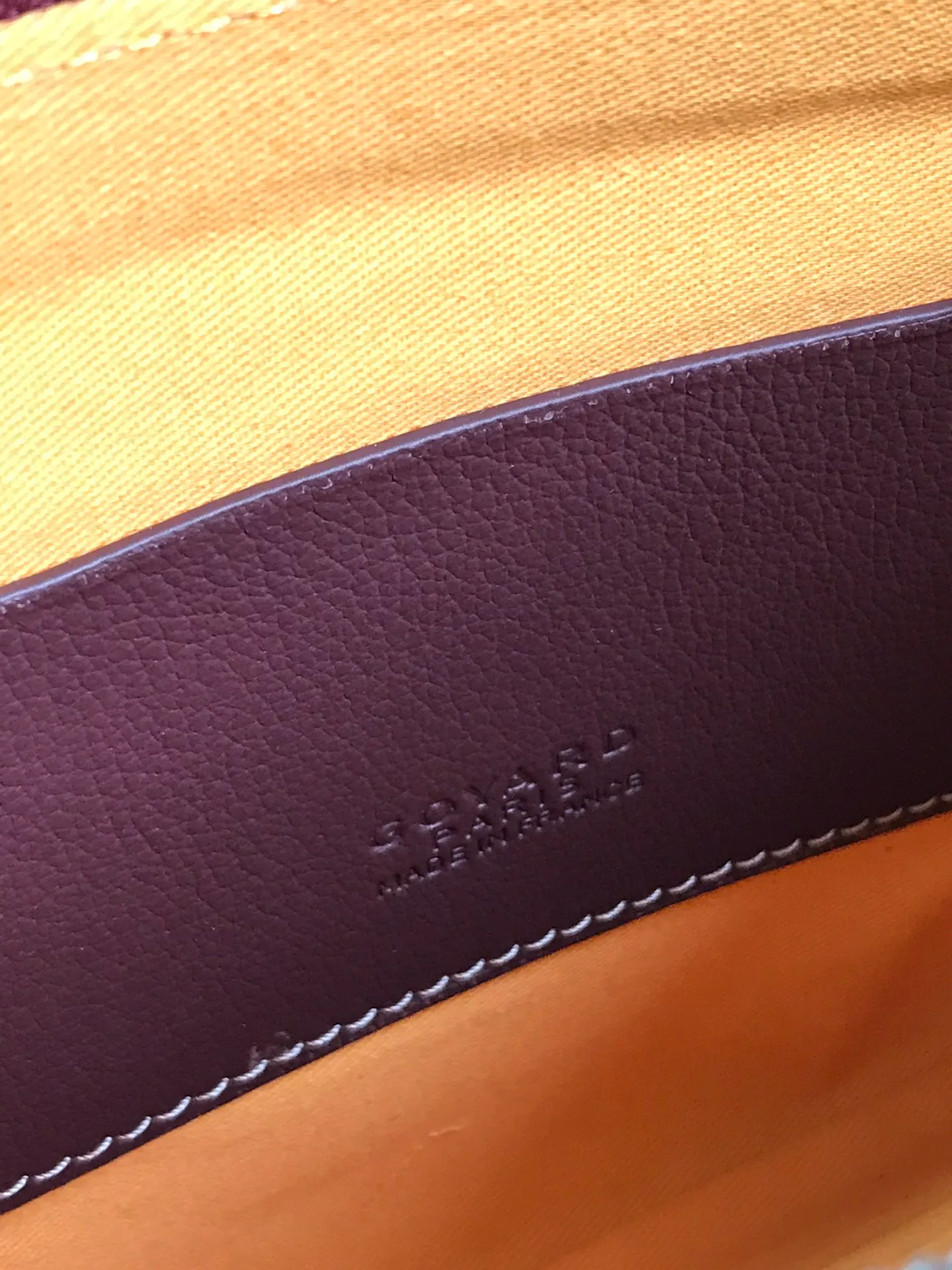 250❤️G0YARD (Goya) was founded in 1853 and has a history of more than 160 years. The fabric is woven with a mixture of linen, cotton and hemp fibers and then coated with smooth gum aldehyde. It is waterproof, strong and durable. It is highly favored by celebrities, royal families and nobles 👏🏻👏🏻 💍💍Vacuum electroplating hardware pull tag, inner mark leather tag car line outer ring pressing 㾗The effect can only be achieved by imported machines, update the latest practice of the counter. Small handbag size: 20*15cm 🔍020166