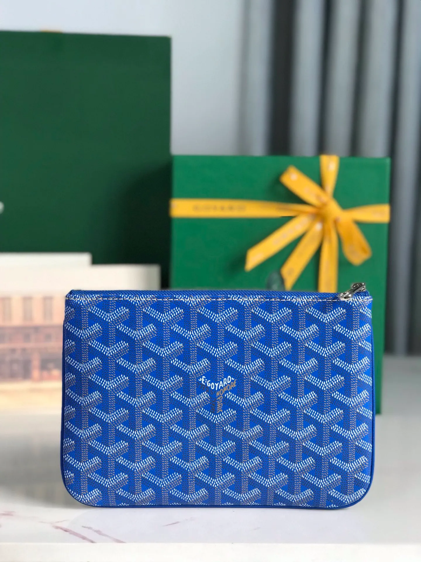 250❤️G0YARD (Goya) was founded in 1853 and has a history of more than 160 years. The fabric is woven with a mixture of linen, cotton and hemp fibers and then coated with smooth gum aldehyde. It is waterproof, strong and durable. It is highly favored by celebrities, royal families and nobles 👏🏻👏🏻 💍💍Vacuum electroplating hardware pull tag, inner mark leather tag car line outer ring pressing 㾗The effect can only be achieved by imported machines, update the latest practice of the counter. Small handbag size: 20*15cm 🔍020166
