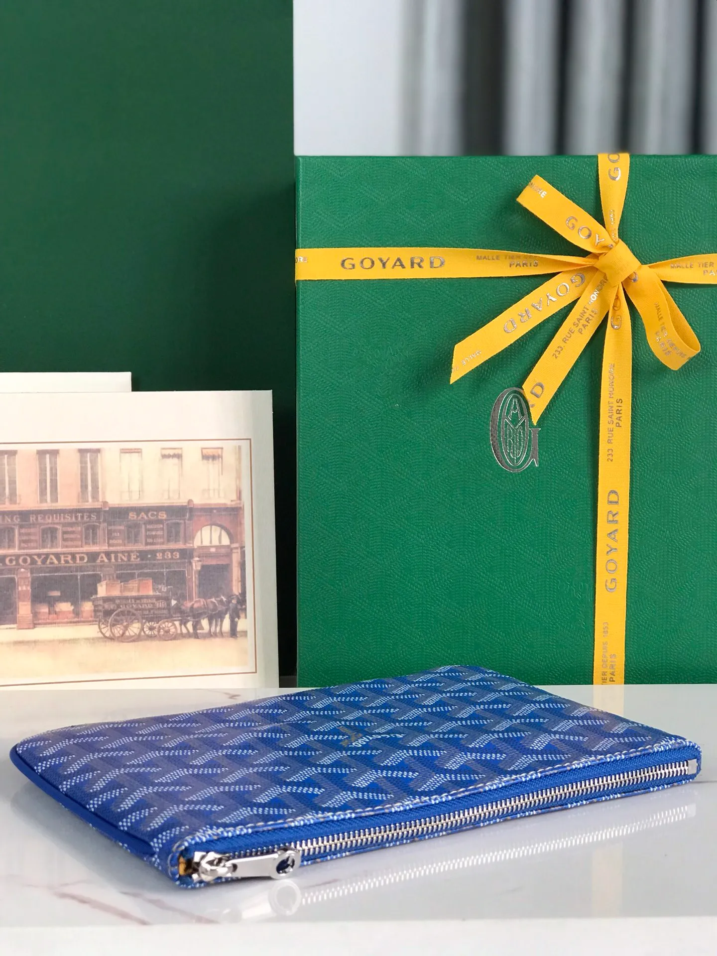 250❤️G0YARD (Goya) was founded in 1853 and has a history of more than 160 years. The fabric is woven with a mixture of linen, cotton and hemp fibers and then coated with smooth gum aldehyde. It is waterproof, strong and durable. It is highly favored by celebrities, royal families and nobles 👏🏻👏🏻 💍💍Vacuum electroplating hardware pull tag, inner mark leather tag car line outer ring pressing 㾗The effect can only be achieved by imported machines, update the latest practice of the counter. Small handbag size: 20*15cm 🔍020166