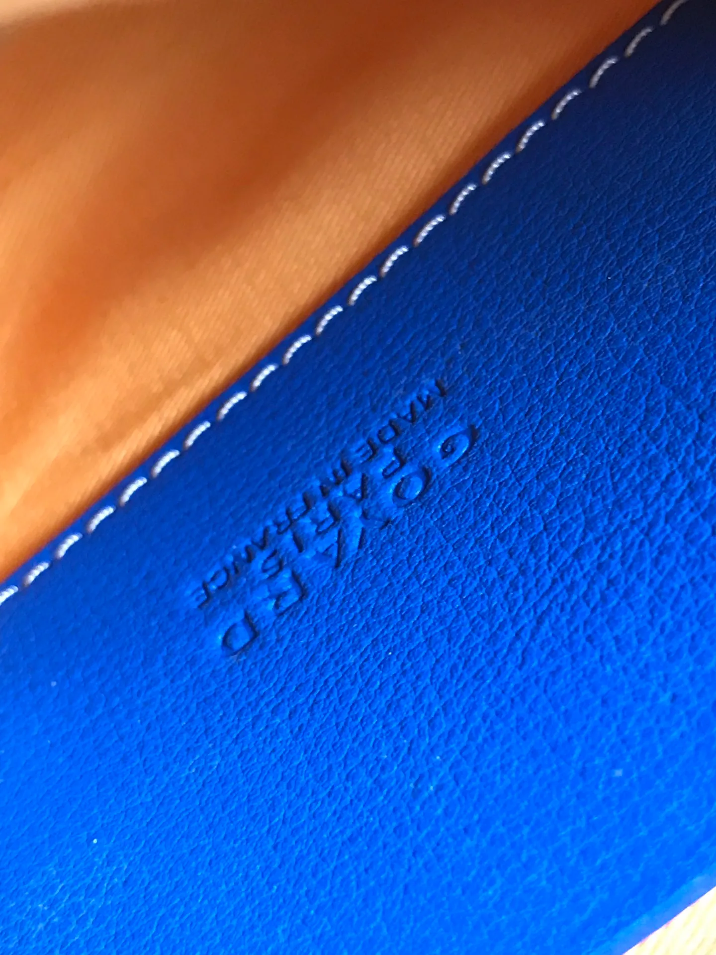250❤️G0YARD (Goya) was founded in 1853 and has a history of more than 160 years. The fabric is woven with a mixture of linen, cotton and hemp fibers and then coated with smooth gum aldehyde. It is waterproof, strong and durable. It is highly favored by celebrities, royal families and nobles 👏🏻👏🏻 💍💍Vacuum electroplating hardware pull tag, inner mark leather tag car line outer ring pressing 㾗The effect can only be achieved by imported machines, update the latest practice of the counter. Small handbag size: 20*15cm 🔍020166