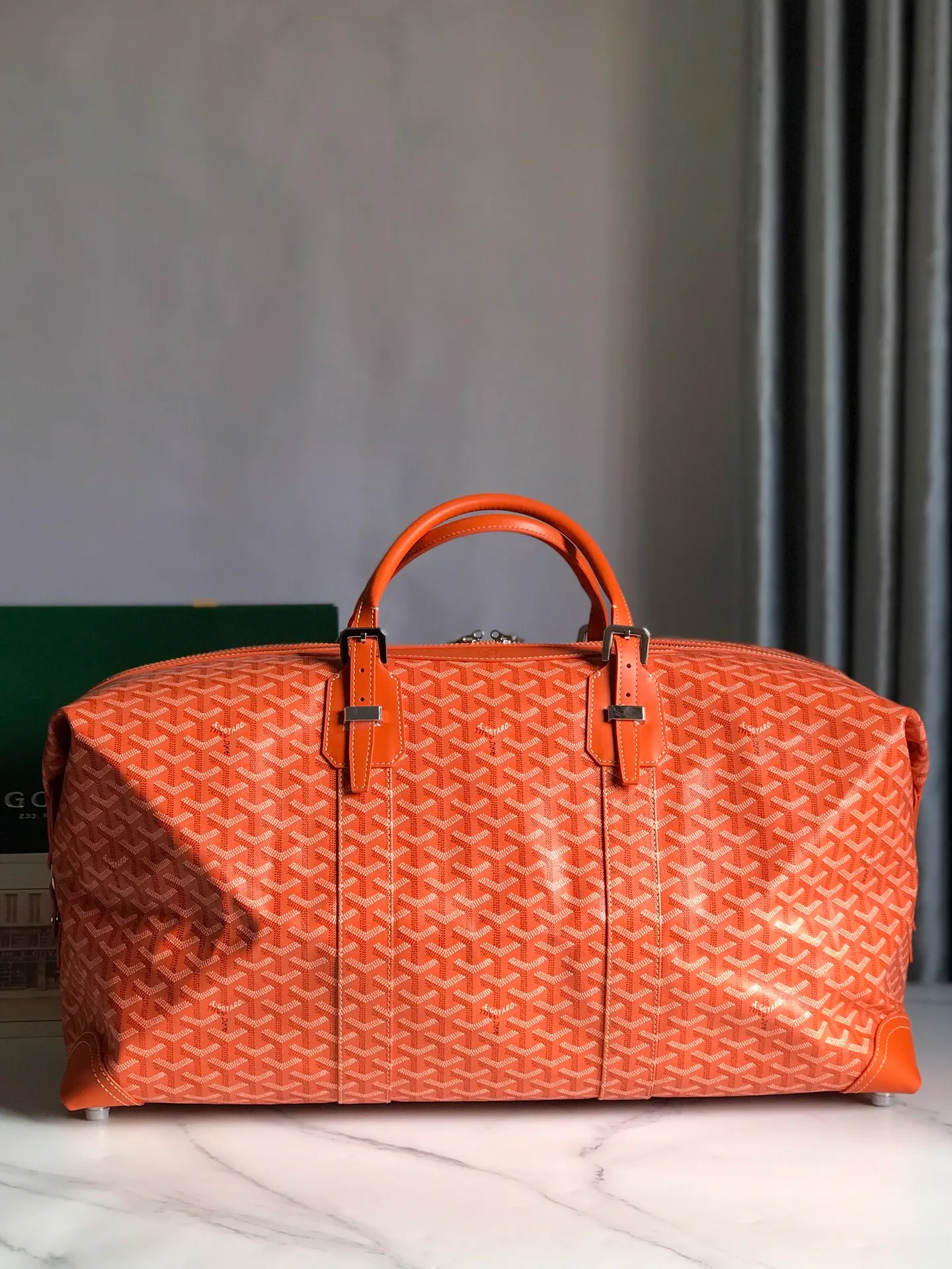 1250💝Boeing travel bag (length 55cm) is very suitable for friends who carry many items. It can be used in the cabin or as a luggage bag. The extra large capacity can hold all kinds of winter clothes, shoes, cosmetic bags... The handles made of first-layer cowhide ensure comfort when carrying, and the length is adjustable. Opening the side wings on both sides of the opening can increase the capacity. (Delivery tag) Size: 55cm x 32cm x 22cm 🔎020156