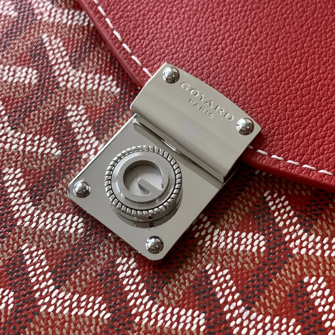 The design of the P1260 Chypre crossbody bag has the characteristics of a wallet and the concept of a handbag, which is both clever and practical. The bag has 6 card slots and a detachable and adjustable leather shoulder strap that can be worn on the shoulder, cross-body or hand-carried. 21 cm x 4 cm x 16 cm 🔎8063-Red