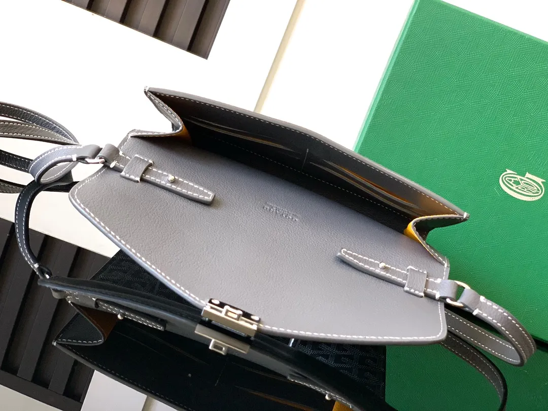 The design of the P1260 Chypre crossbody bag has the characteristics of a wallet and the concept of a handbag, which is both clever and practical. The bag has 6 card slots and a detachable and adjustable leather shoulder strap that can be worn on the shoulder, cross-body or hand-carried.  21 cm x 4 cm x 16 cm 🔎8063-grey