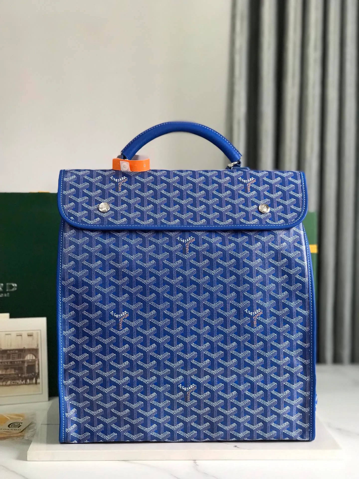 720❤️Goyard Saint Leger folding backpack The Saint Leger bag follows Goyard's consistent principles of modular design and functionality. It has a large internal space and is equipped with a detachable and adjustable shoulder strap. It can be cleverly converted into a briefcase or backpack. It is an indispensable and excellent companion for daily travel❤️ Size: 33*35*16cm 🔎: 020318/020191