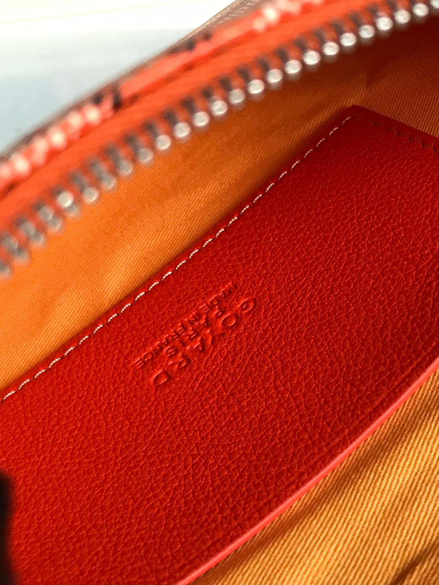 250❤️G0YARD (Goya) was founded in 1853 and has a history of more than 160 years. The fabric is woven with a mixture of linen, cotton and hemp fibers and then coated with smooth gum aldehyde. It is waterproof, strong and durable. It is highly favored by celebrities, royal families and nobles 👏🏻👏🏻 💍💍Vacuum electroplating hardware pull tag, inner mark leather tag car line outer ring pressing 㾗The effect can only be achieved by imported machines, update the latest practice of the counter. Small handbag size: 20*15cm 🔍020166