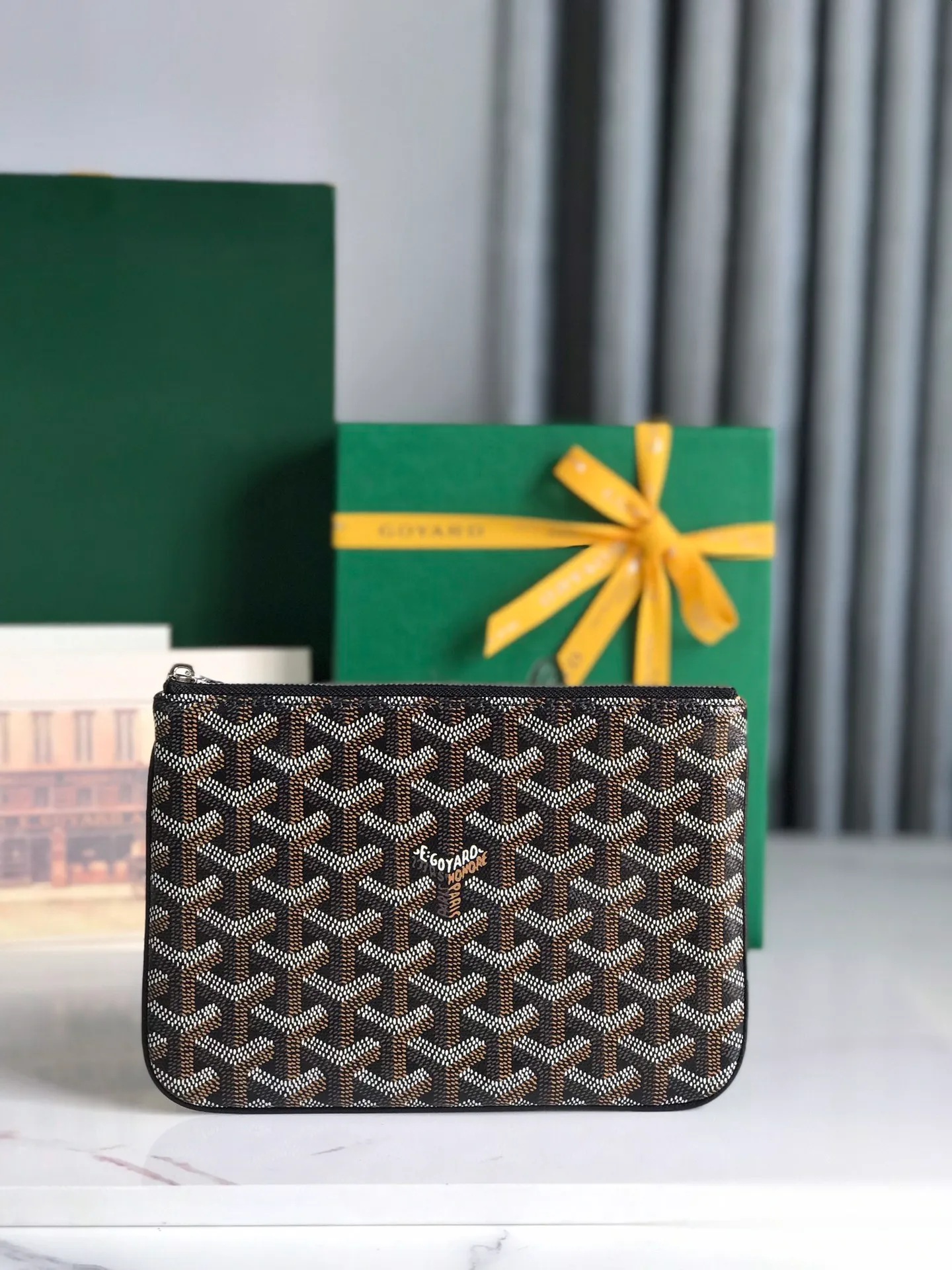 250❤️G0YARD (Goya) was founded in 1853 and has a history of more than 160 years. The fabric is woven with a mixture of linen, cotton and hemp fibers and then coated with smooth gum aldehyde. It is waterproof, strong and durable. It is highly favored by celebrities, royal families and nobles 👏🏻👏🏻 💍💍Vacuum electroplating hardware pull tag, inner mark leather tag car line outer ring pressing 㾗The effect can only be achieved by imported machines, update the latest practice of the counter. Small handbag size: 20*15cm 🔍020166