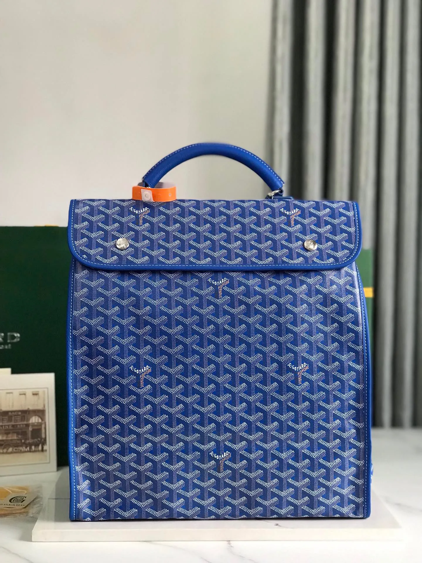 720❤️Goyard Saint Leger folding backpack The Saint Leger bag follows Goyard's consistent principles of modular design and functionality. It has a large internal space and is equipped with a detachable and adjustable shoulder strap. It can be cleverly converted into a briefcase or backpack. It is an indispensable and excellent companion for daily travel❤️ Size: 33*35*16cm 🔎: 020318/020191