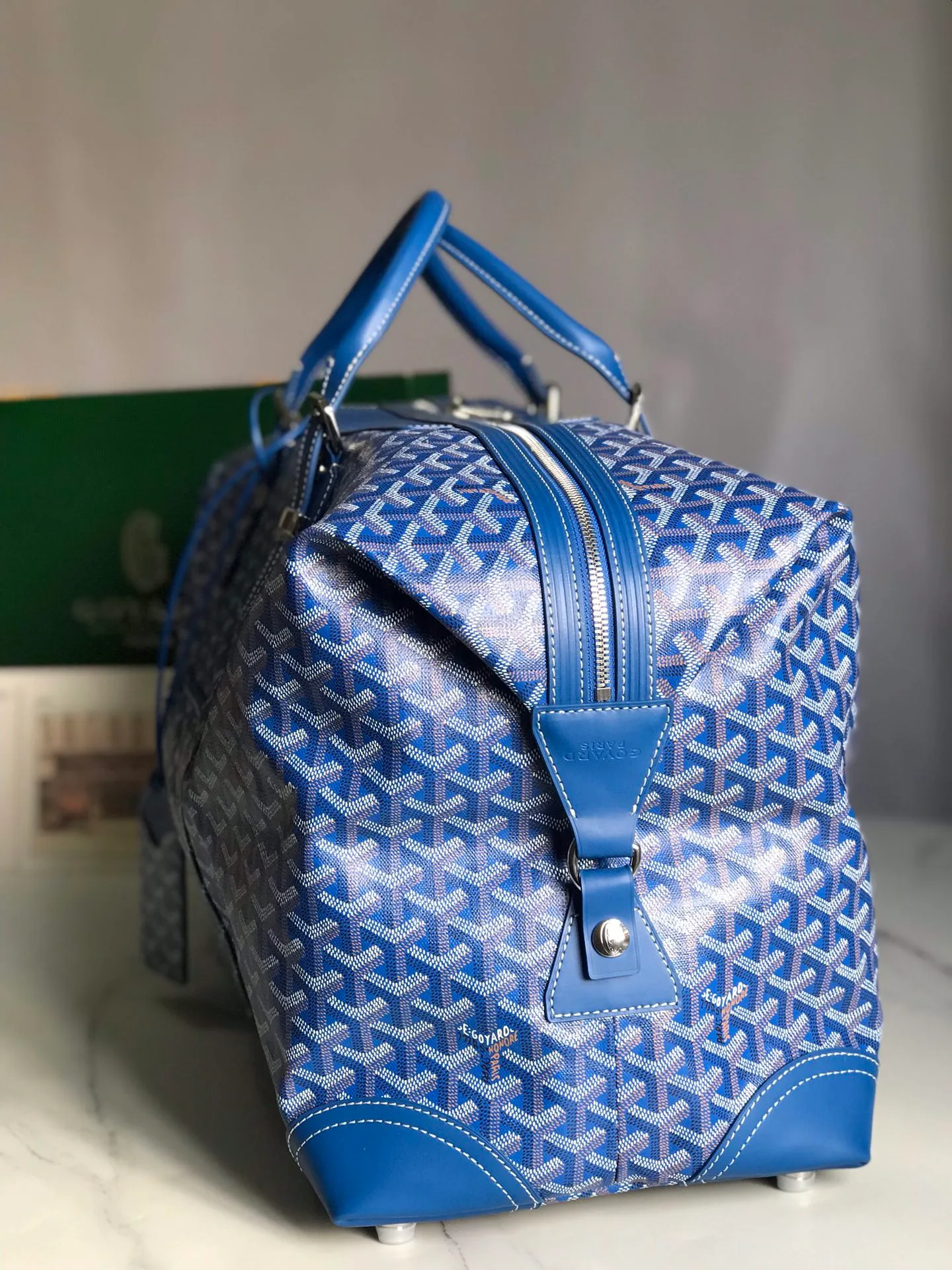 1250💝Boeing travel bag (length 55cm) is very suitable for friends who carry many items. It can be used in the cabin or as a luggage bag. The extra large capacity can hold all kinds of winter clothes, shoes, cosmetic bags... The handles made of first-layer cowhide ensure comfort when carrying, and the length is adjustable. Opening the side wings on both sides of the opening can increase the capacity. (Delivery tag) Size: 55cm x 32cm x 22cm 🔎020156