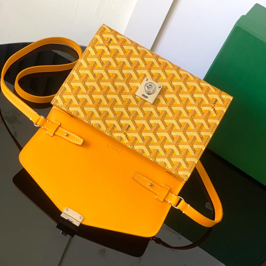 The design of the P1260 Chypre crossbody bag has the characteristics of a wallet and the concept of a handbag, which is both clever and practical. The bag has 6 card slots and a detachable and adjustable leather shoulder strap that can be worn on the shoulder, cross-body or hand-carried.  21 cm x 4 cm x 16 cm 🔎8063-yellow