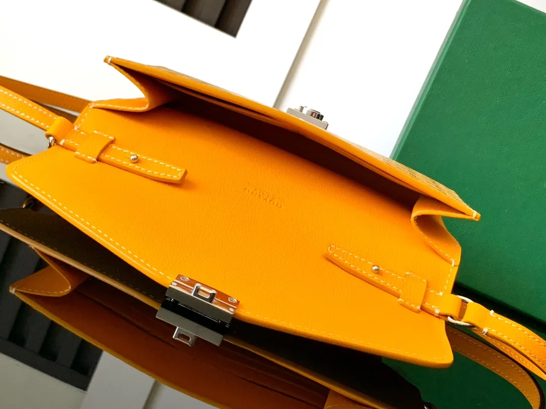 The design of the P1260 Chypre crossbody bag has the characteristics of a wallet and the concept of a handbag, which is both clever and practical. The bag has 6 card slots and a detachable and adjustable leather shoulder strap that can be worn on the shoulder, cross-body or hand-carried.  21 cm x 4 cm x 16 cm 🔎8063-yellow