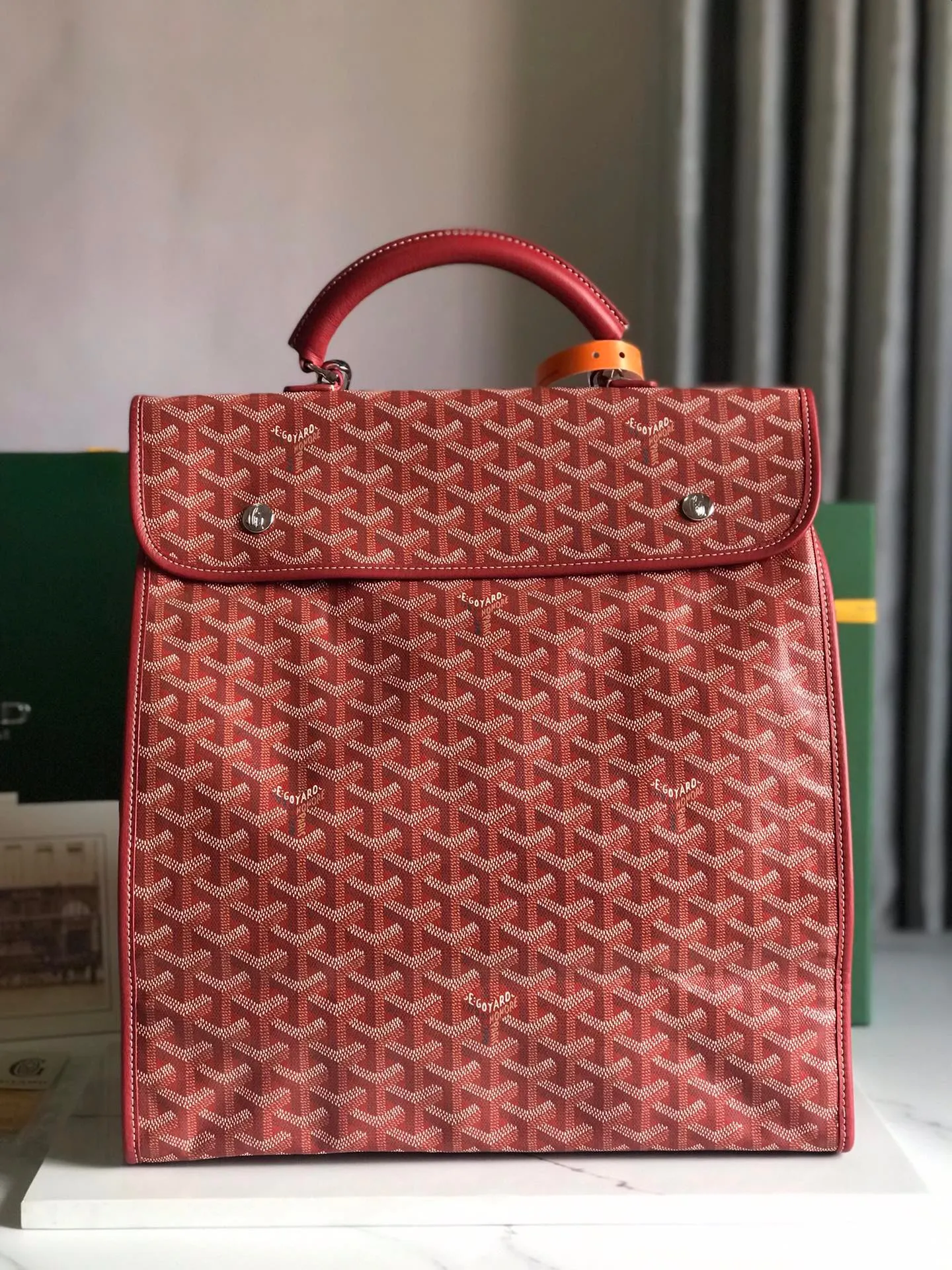 720❤️Goyard Saint Leger folding backpack The Saint Leger bag follows Goyard's consistent principles of modular design and functionality. It has a large internal space and is equipped with a detachable and adjustable shoulder strap. It can be cleverly converted into a briefcase or backpack. It is an indispensable and excellent companion for daily travel❤️ Size: 33*35*16cm 🔎: 020318/020191