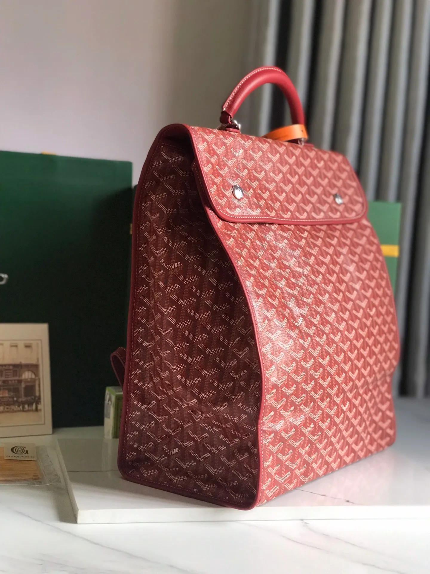 720❤️Goyard Saint Leger folding backpack The Saint Leger bag follows Goyard's consistent principles of modular design and functionality. It has a large internal space and is equipped with a detachable and adjustable shoulder strap. It can be cleverly converted into a briefcase or backpack. It is an indispensable and excellent companion for daily travel❤️ Size: 33*35*16cm 🔎: 020318/020191