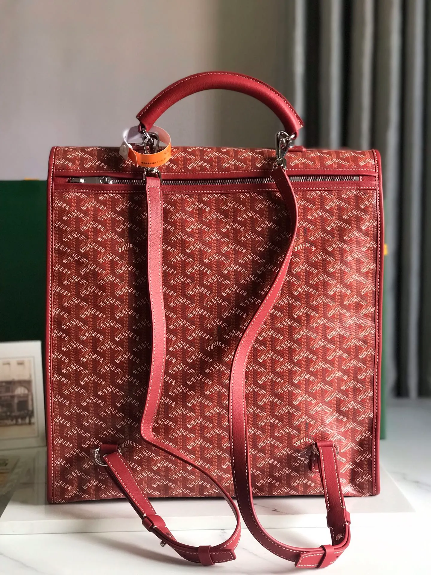 720❤️Goyard Saint Leger folding backpack The Saint Leger bag follows Goyard's consistent principles of modular design and functionality. It has a large internal space and is equipped with a detachable and adjustable shoulder strap. It can be cleverly converted into a briefcase or backpack. It is an indispensable and excellent companion for daily travel❤️ Size: 33*35*16cm 🔎: 020318/020191