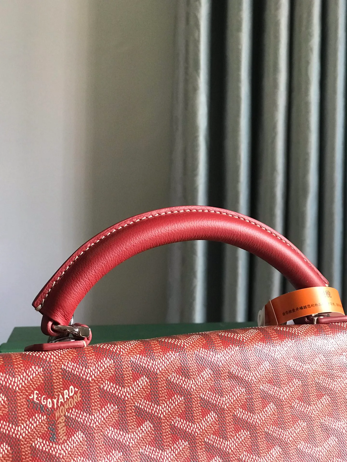 720❤️Goyard Saint Leger folding backpack The Saint Leger bag follows Goyard's consistent principles of modular design and functionality. It has a large internal space and is equipped with a detachable and adjustable shoulder strap. It can be cleverly converted into a briefcase or backpack. It is an indispensable and excellent companion for daily travel❤️ Size: 33*35*16cm 🔎: 020318/020191