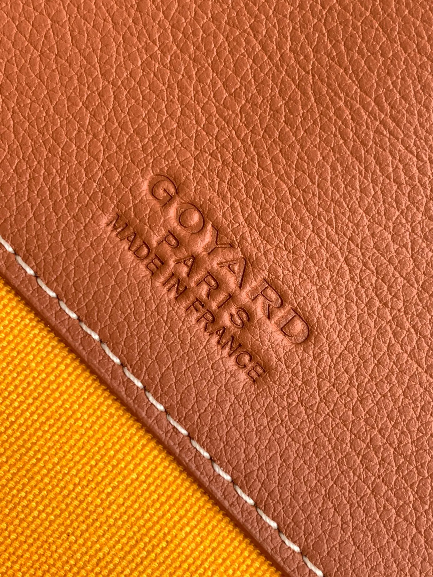 P1300🉐With packaging, the BELVÉDÉRE small bag is equipped with a smart shoulder strap and a secure closure system, suitable for various occasions, simple and elegant, lightweight and practical. Features multiple exterior and interior pockets to easily separate your belongings. Material: GOYARDINE canvas & DECIZE calf leather, detachable and adjustable shoulder strap, search code: 8016 pebbled pattern SIZE: size, weight: 16X7X22 (CM)