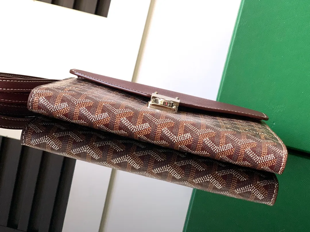 The design of the P1260 Chypre crossbody bag has the characteristics of a wallet and the concept of a handbag, which is both clever and practical. The bag has 6 card slots and a detachable and adjustable leather shoulder strap that can be worn on the shoulder, cross-body or hand-carried.  21 cm x 4 cm x 16 cm 🔎8063-maroon