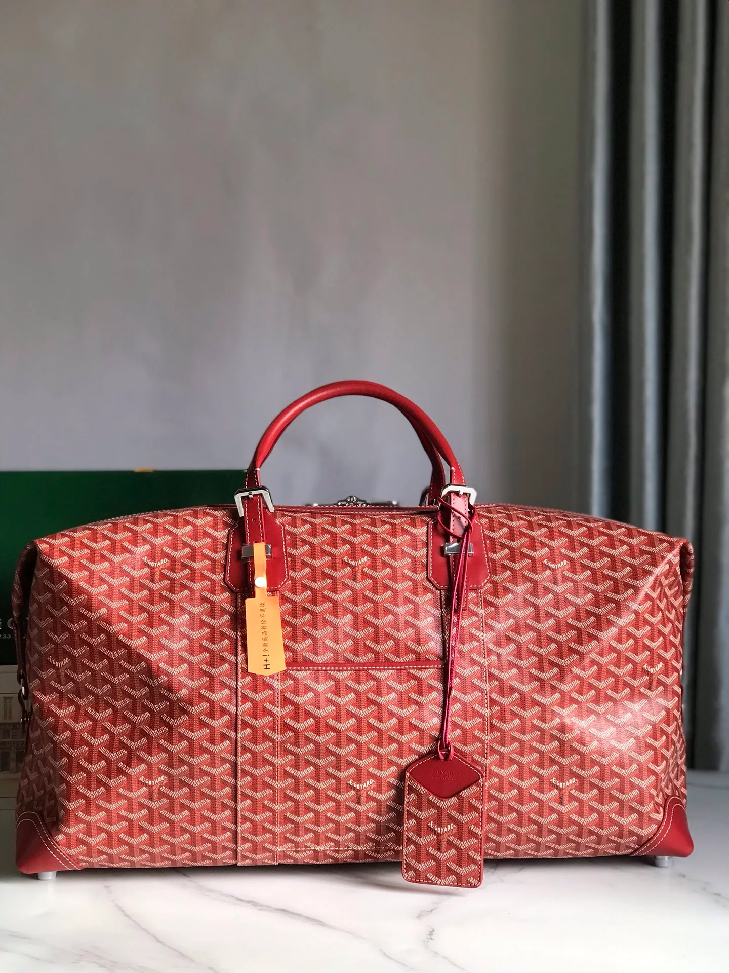 1250💝Boeing travel bag (length 55cm) is very suitable for friends who carry many items. It can be used in the cabin or as a luggage bag. The extra large capacity can hold all kinds of winter clothes, shoes, cosmetic bags... The handles made of first-layer cowhide ensure comfort when carrying, and the length is adjustable. Opening the side wings on both sides of the opening can increase the capacity. (Delivery tag) Size: 55cm x 32cm x 22cm 🔎020156