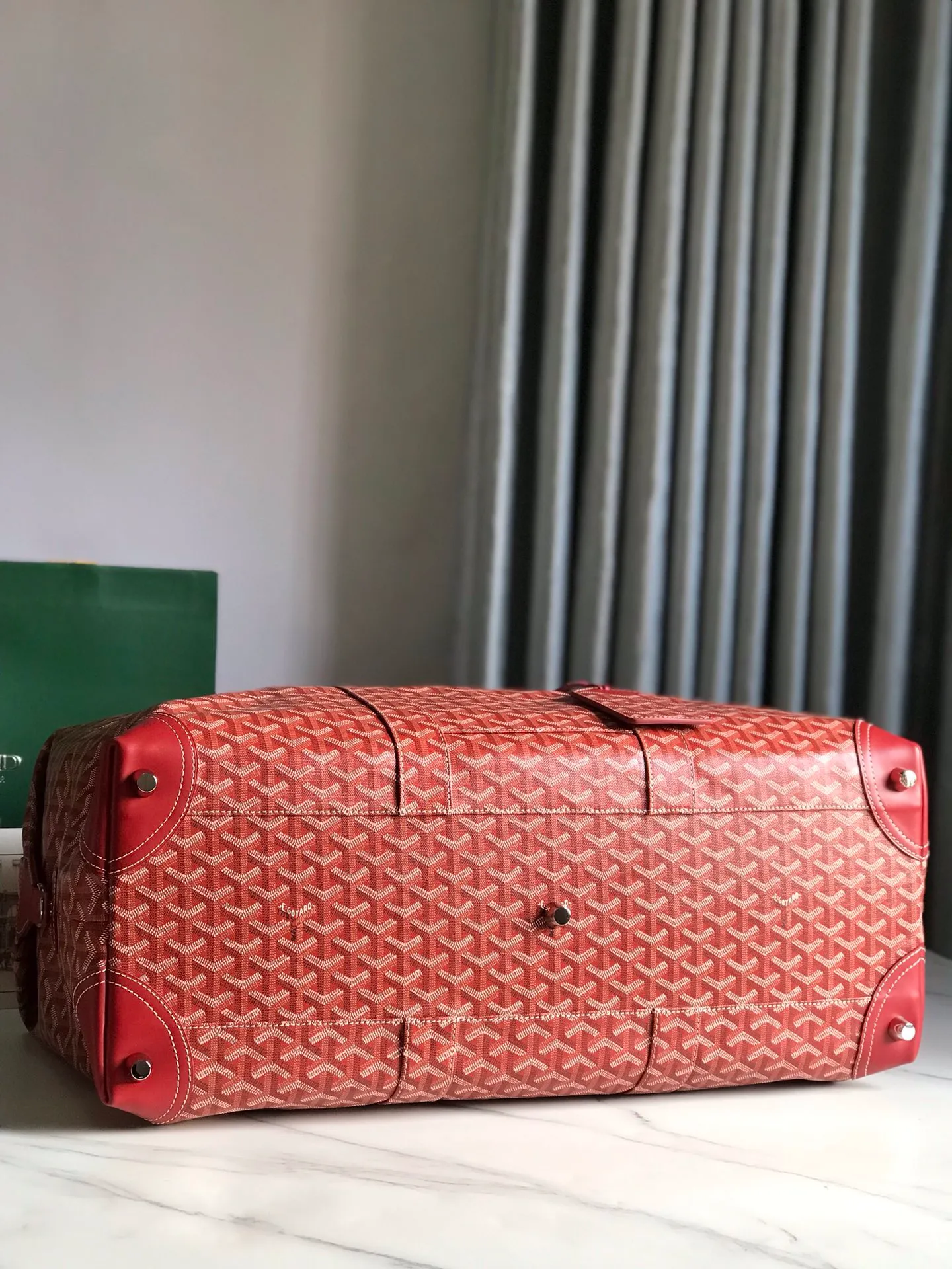 1250💝Boeing travel bag (length 55cm) is very suitable for friends who carry many items. It can be used in the cabin or as a luggage bag. The extra large capacity can hold all kinds of winter clothes, shoes, cosmetic bags... The handles made of first-layer cowhide ensure comfort when carrying, and the length is adjustable. Opening the side wings on both sides of the opening can increase the capacity. (Delivery tag) Size: 55cm x 32cm x 22cm 🔎020156