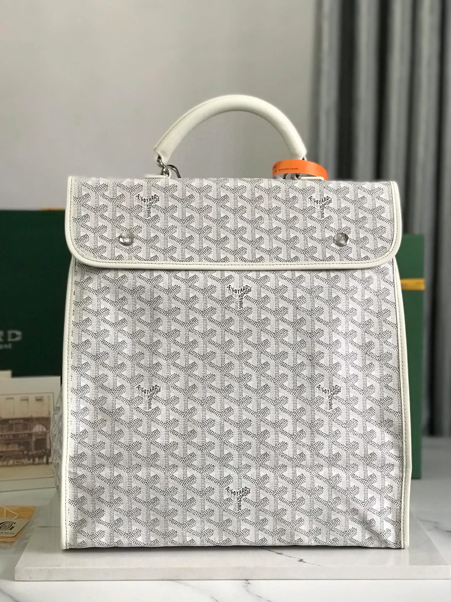 720❤️Goyard Saint Leger folding backpack The Saint Leger bag follows Goyard's consistent principles of modular design and functionality. It has a large internal space and is equipped with a detachable and adjustable shoulder strap. It can be cleverly converted into a briefcase or backpack. It is an indispensable and excellent companion for daily travel❤️ Size: 33*35*16cm 🔎: 020318/020191