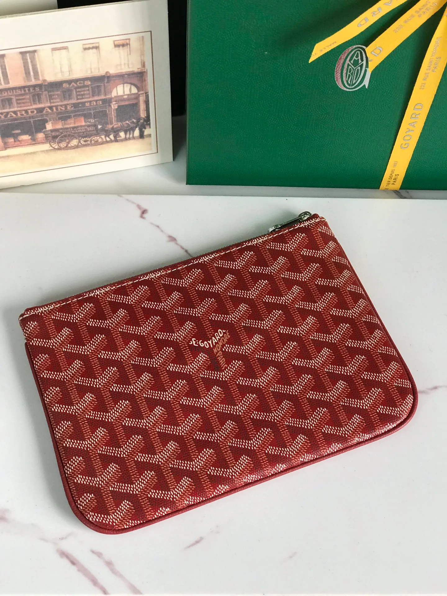 250❤️G0YARD (Goya) was founded in 1853 and has a history of more than 160 years. The fabric is woven with a mixture of linen, cotton and hemp fibers and then coated with smooth gum aldehyde. It is waterproof, strong and durable. It is highly favored by celebrities, royal families and nobles 👏🏻👏🏻 💍💍Vacuum electroplating hardware pull tag, inner mark leather tag car line outer ring pressing 㾗The effect can only be achieved by imported machines, update the latest practice of the counter. Small handbag size: 20*15cm 🔍020166