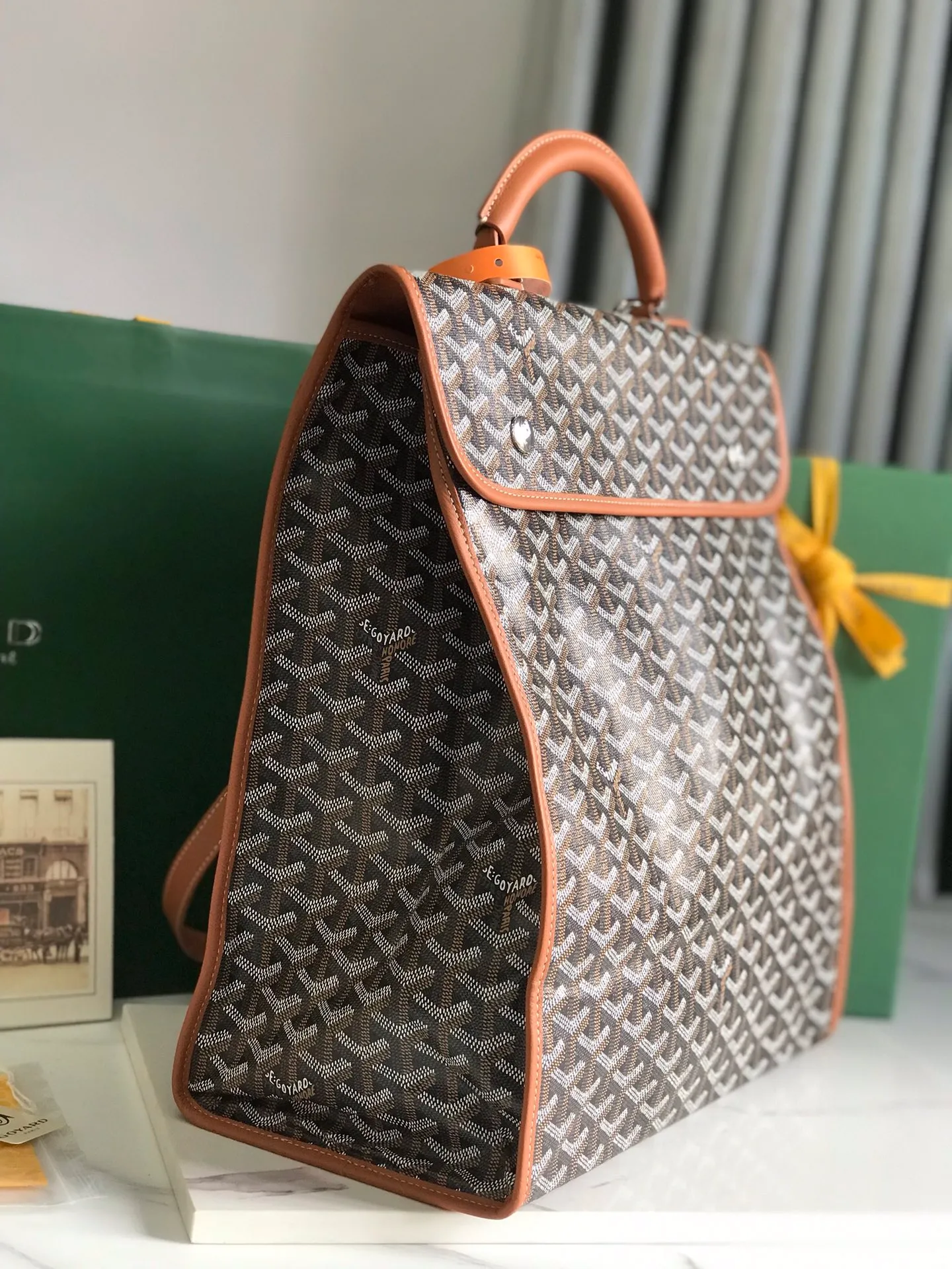 720 ❤️Goyard Saint Leger Folding Backpack The Saint Leger bag follows Goyard's consistent principles of modular design and functionality. It has a large internal space and is equipped with a detachable and adjustable shoulder strap. It can be cleverly converted into a briefcase or backpack. It is an indispensable and excellent companion for daily travel❤️ Size: 33*35*16cm 🔎: 020191