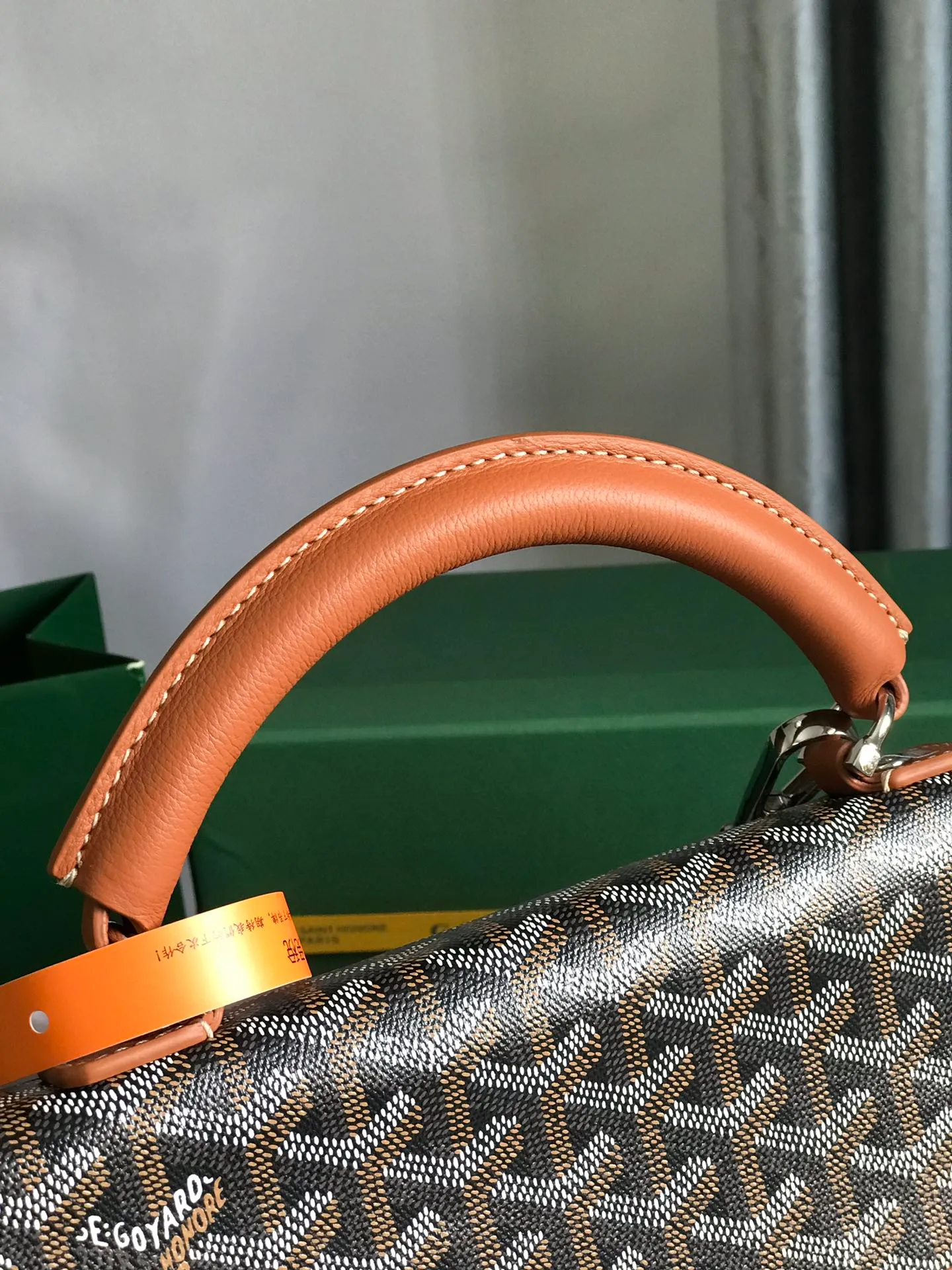 720 ❤️Goyard Saint Leger Folding Backpack The Saint Leger bag follows Goyard's consistent principles of modular design and functionality. It has a large internal space and is equipped with a detachable and adjustable shoulder strap. It can be cleverly converted into a briefcase or backpack. It is an indispensable and excellent companion for daily travel❤️ Size: 33*35*16cm 🔎: 020191