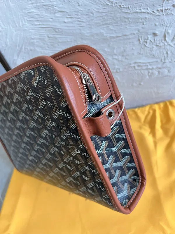 All categories Official website "Brand Women's Bags" Women's Bags 💙GOYARD 2025 new GOYARD toiletry bag