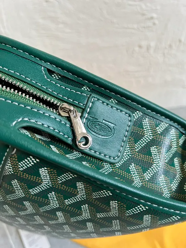 All categories Official website "Brand Women's Bags" Women's Bags 💙GOYARD 2025 new GOYARD toiletry bag