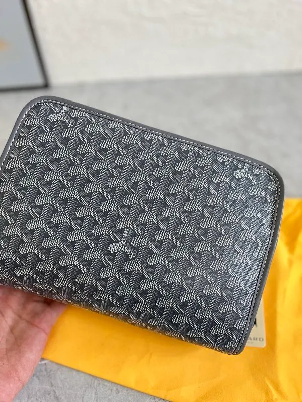 All categories Official website "Brand Women's Bags" Women's Bags 💙GOYARD 2025 new GOYARD toiletry bag