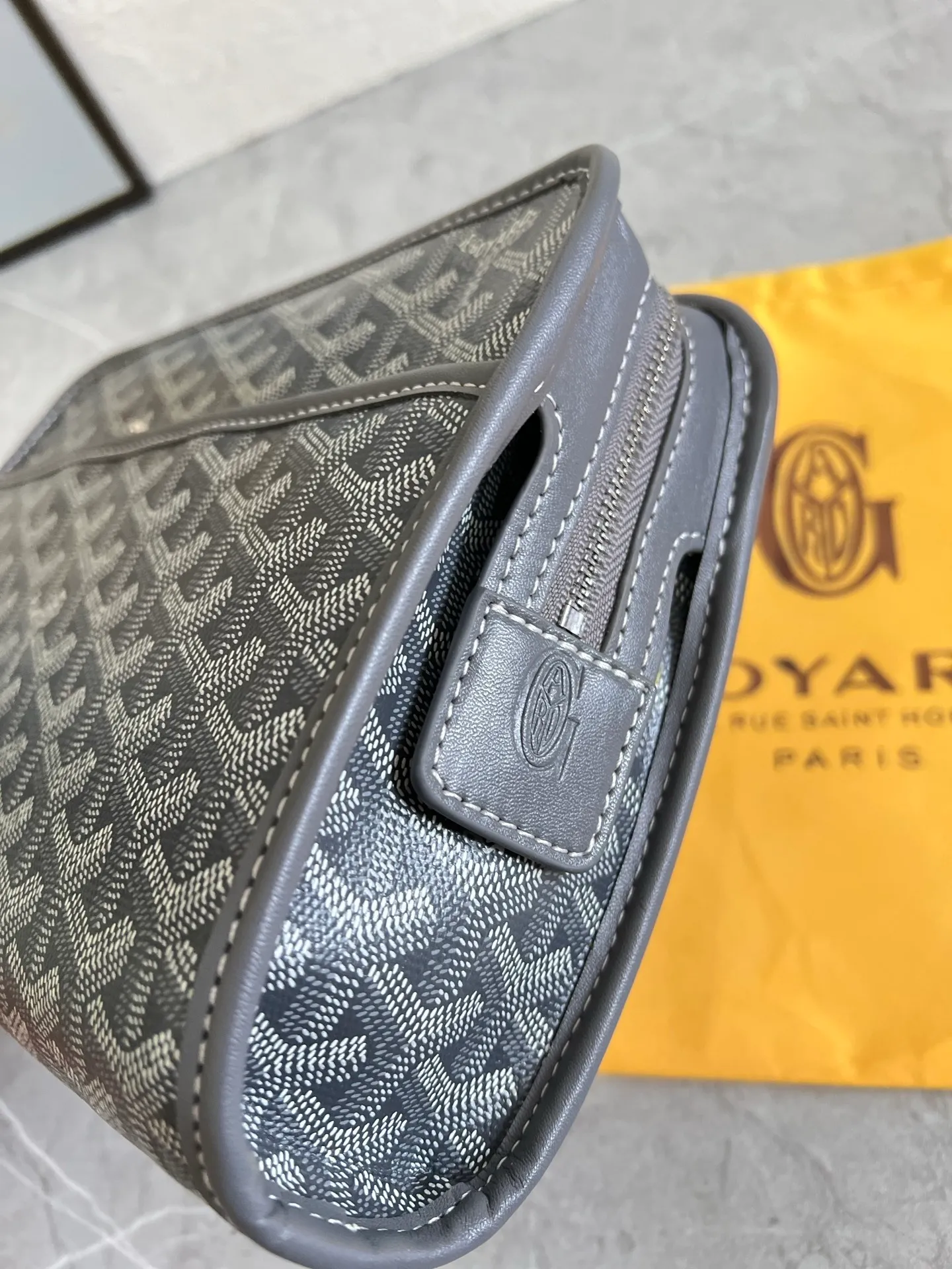 All categories Official website "Brand Women's Bags" Women's Bags 💙GOYARD 2025 new GOYARD toiletry bag