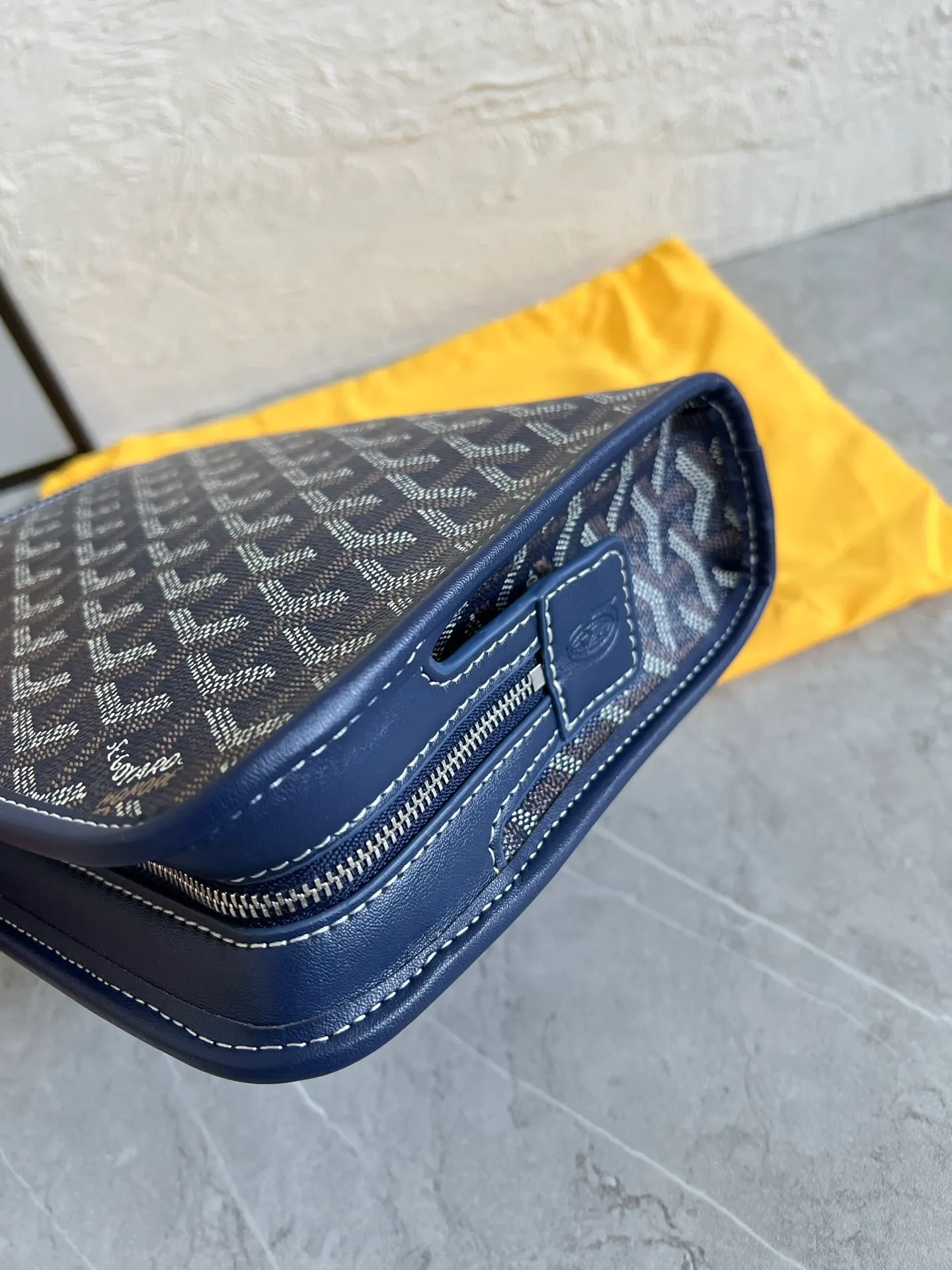 All categories Official website "Brand Women's Bags" Women's Bags 💙GOYARD 2025 new GOYARD toiletry bag
