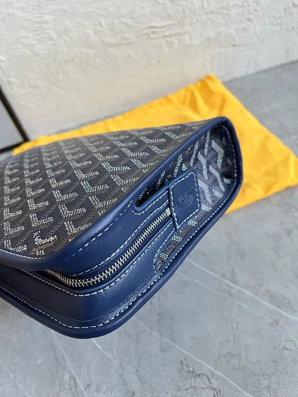 All categories Official website "Brand Women's Bags" Women's Bags 💙GOYARD 2025 new GOYARD toiletry bag