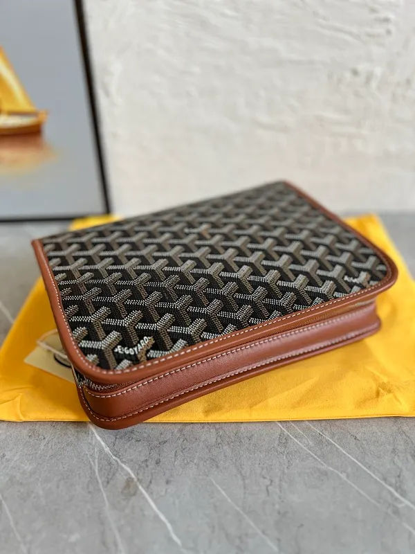 All categories Official website "Brand Women's Bags" Women's Bags 💙GOYARD 2025 new GOYARD toiletry bag