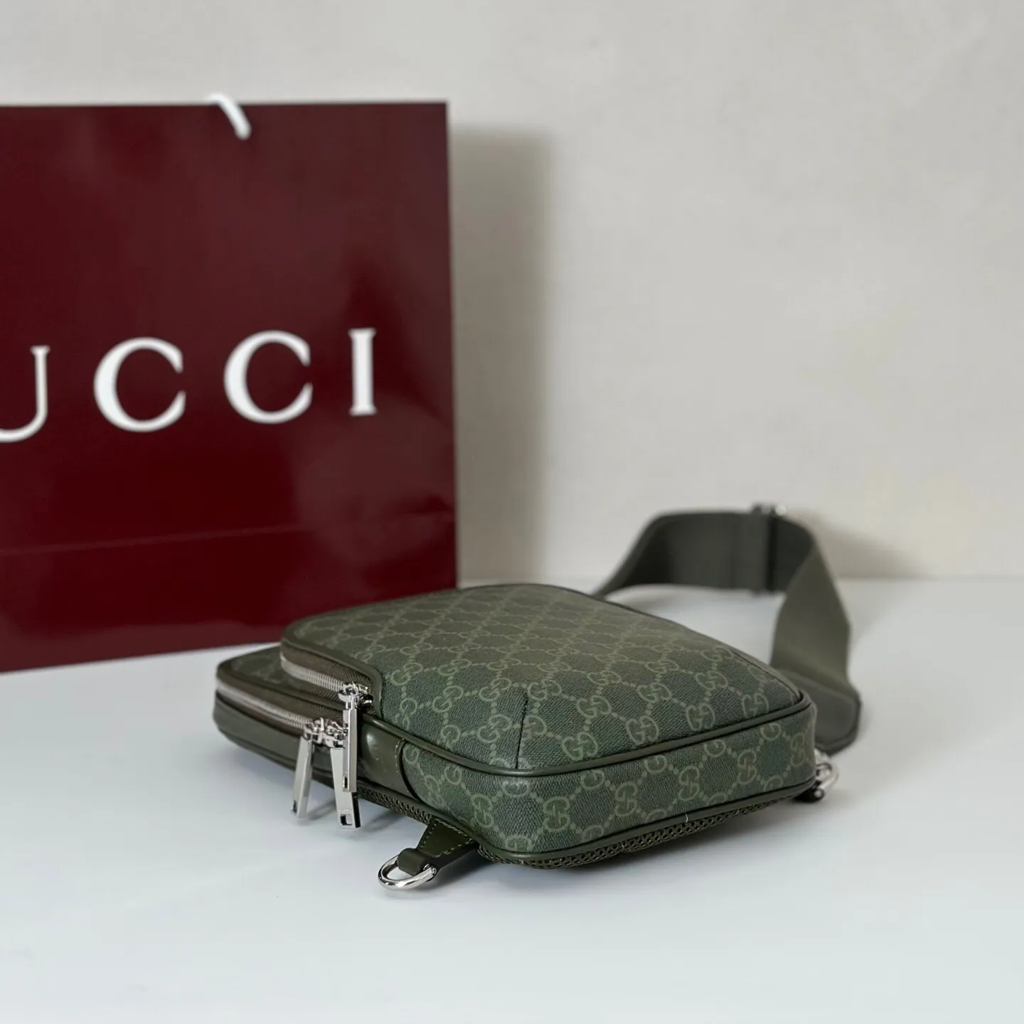 All categories 💚 Top version men’s bags 💚 GUCCI 2025 new GUCCI chest bag
