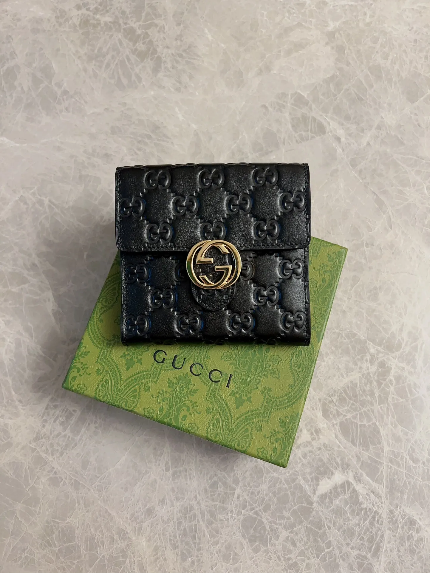 💰440 🇭🇺🇭🇺The latest model original Ferrari leather ~ pressed large G🌷🌷original double G hardware 🌷🌷exquisite oil edges! Model: 615525 Size: 12x11x3cm 🌷🌷Color: Pressed G/Black!