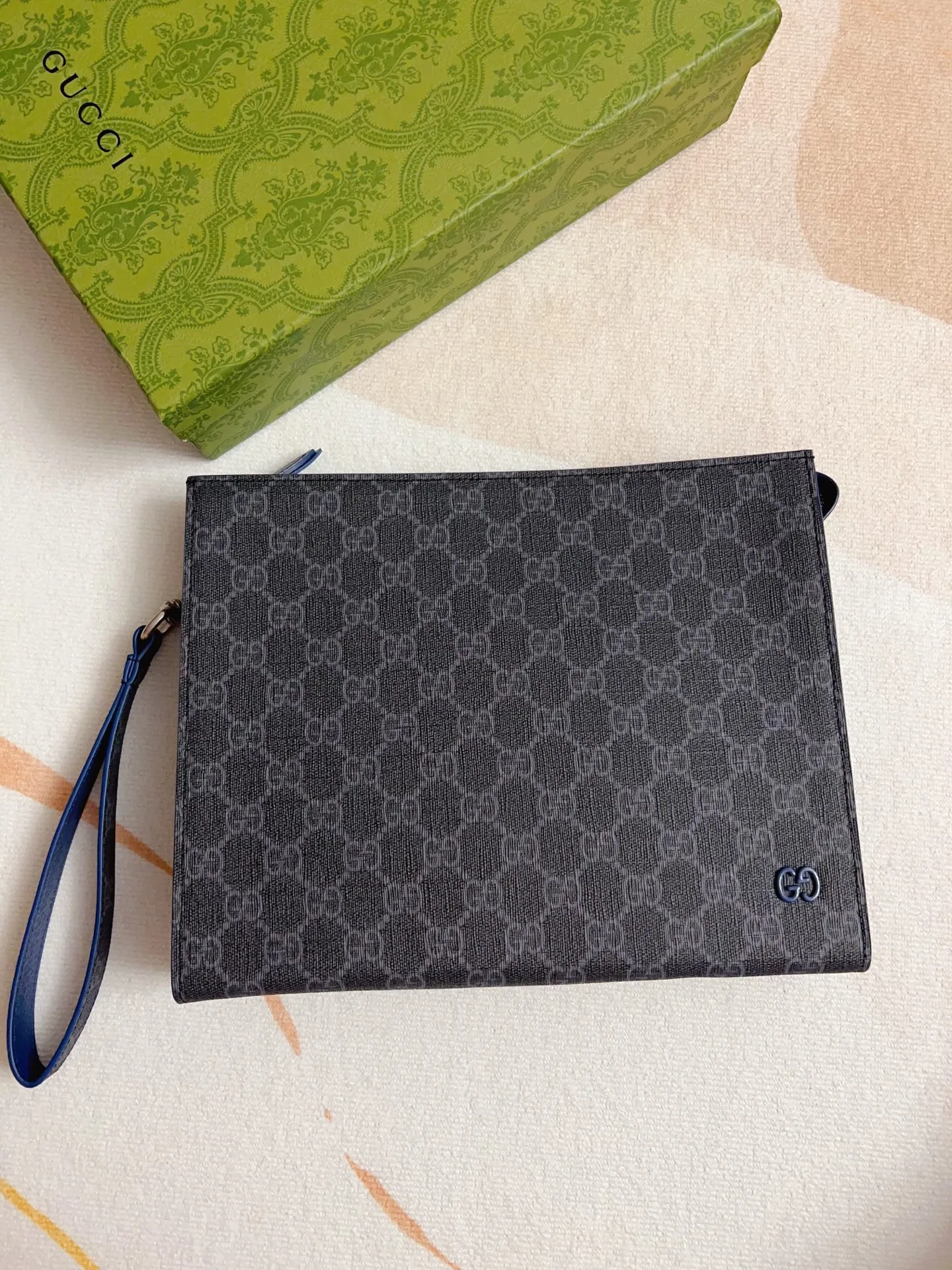 💰620 🇭🇺🇭🇺Counter quality, top original goods, series clutch bag, 🧬🧬 detachable wrist strap, 🧬🧬black PVC blue shipping style number 768255 size 18X26X6🧬🧬