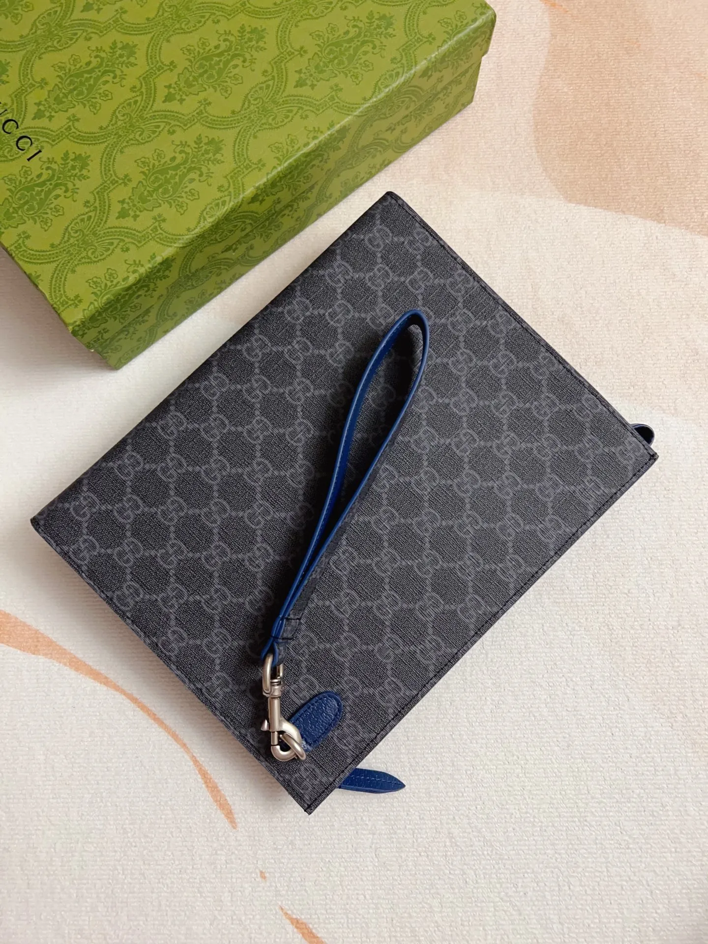 💰620 🇭🇺🇭🇺Counter quality, top original goods, series clutch bag, 🧬🧬 detachable wrist strap, 🧬🧬black PVC blue shipping style number 768255 size 18X26X6🧬🧬