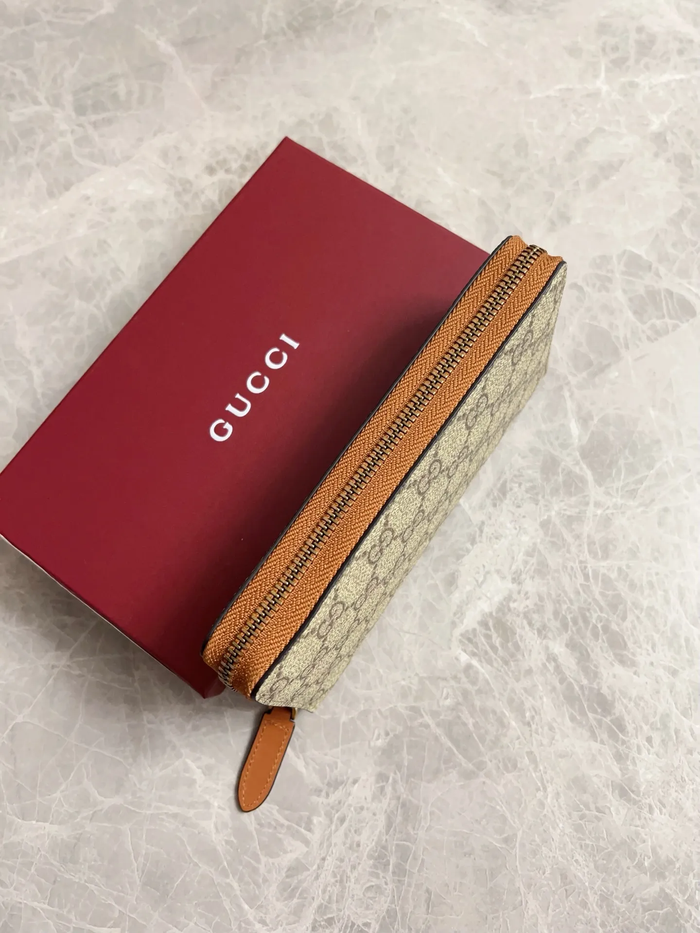 💰430 🇭🇺🇭🇺GG Emblem series reinterprets the classic double G pattern with creative design and innovative functions, 🍃🍃new granular PVC fabric with original factory calfskin, fashionable and versatile! 🍃🍃Brown, black Style number: 821207 Size: 19x10x 2.5cm