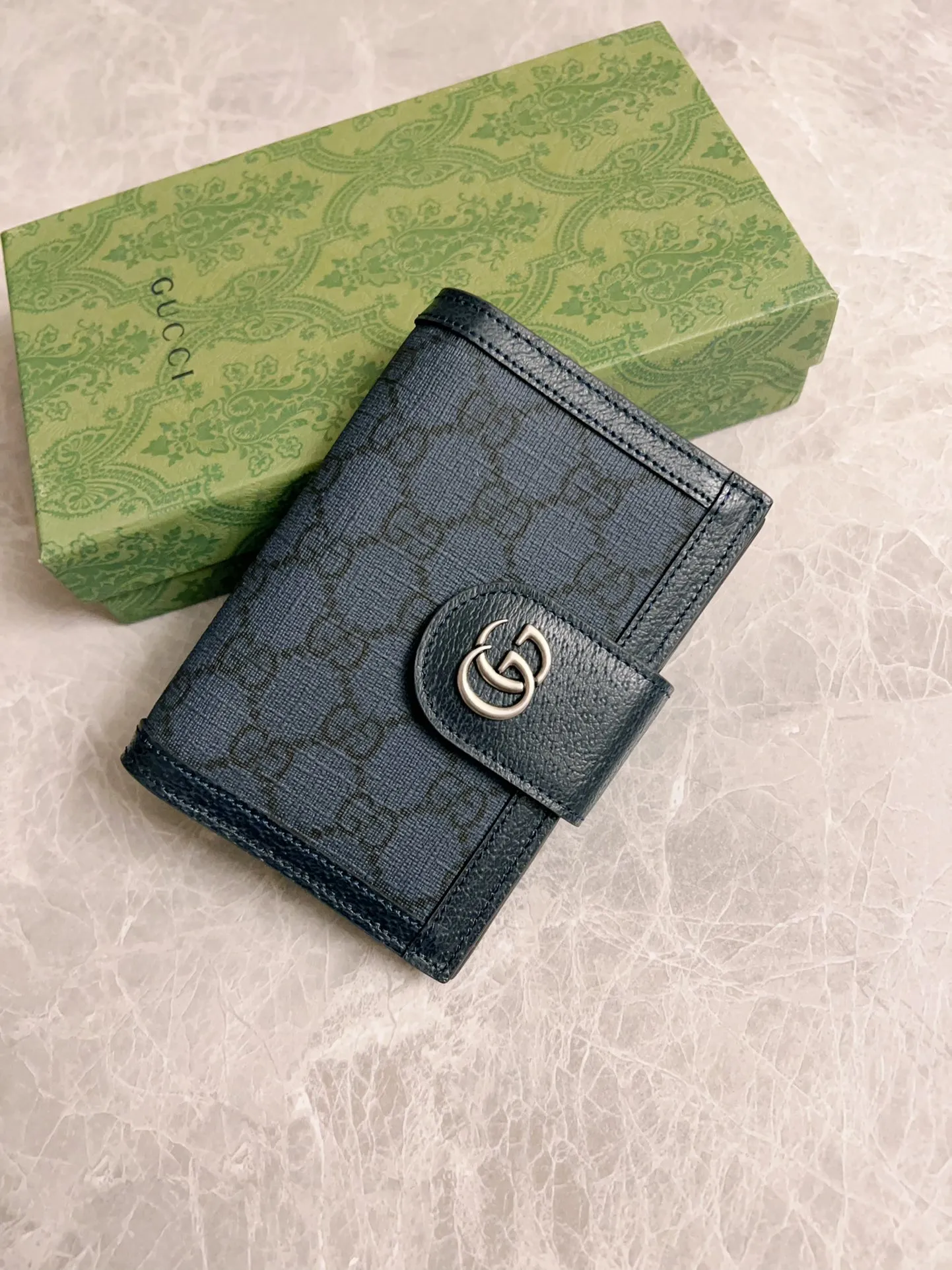 💰360 🇭🇺🇭🇺GucciO’s latest phidia series passport holder bag, Ophidia series items have endless retro feelings. Dark blue GG Supreme canvas, dark blue cowhide piping, palladium tone hardware Double G Model: 732755 Dimensions: 10x 14x2.5cm Color: dark blue/pvc.