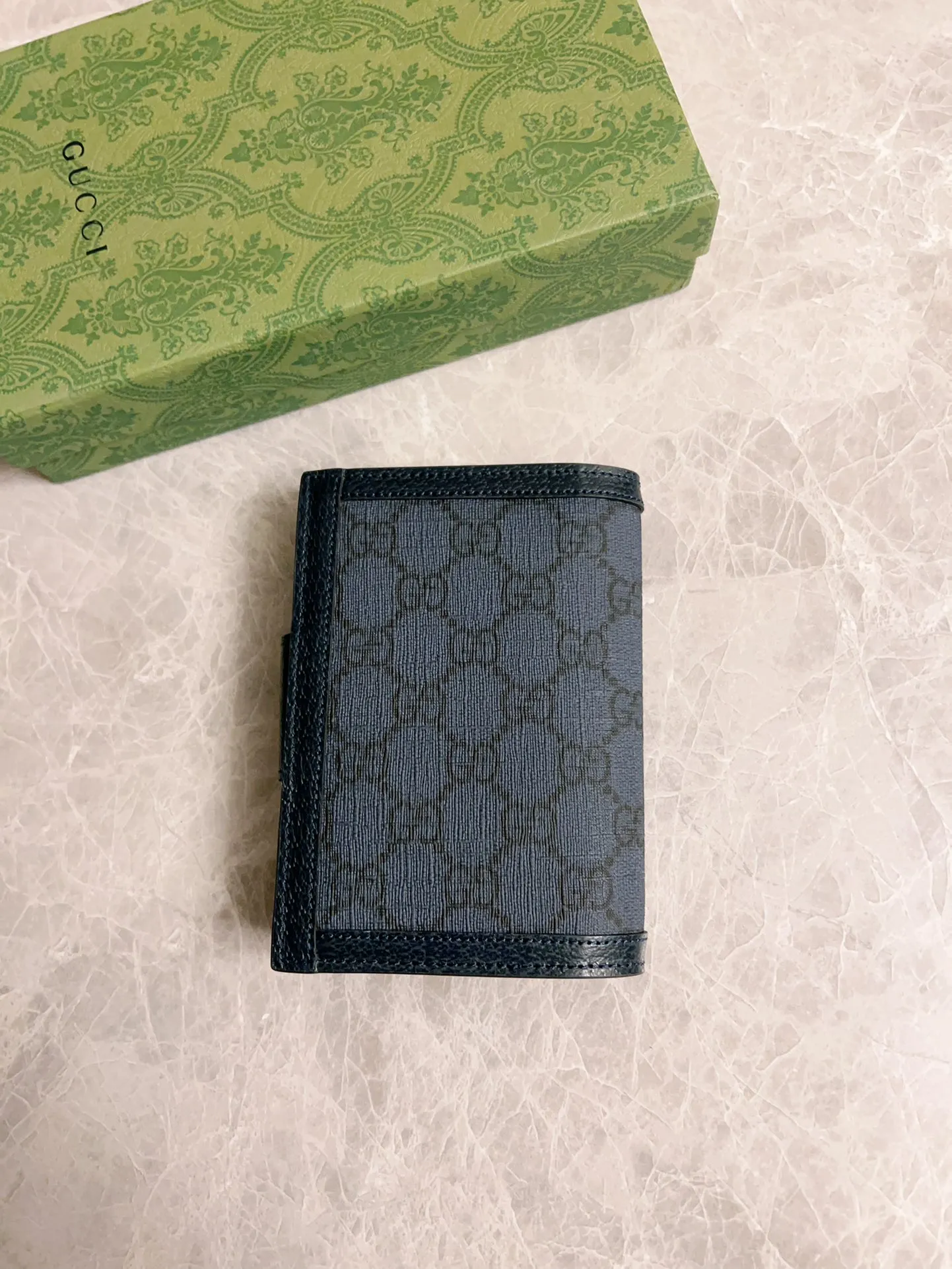 💰360 🇭🇺🇭🇺GucciO’s latest phidia series passport holder bag, Ophidia series items have endless retro feelings. Dark blue GG Supreme canvas, dark blue cowhide piping, palladium tone hardware Double G Model: 732755 Dimensions: 10x 14x2.5cm Color: dark blue/pvc.